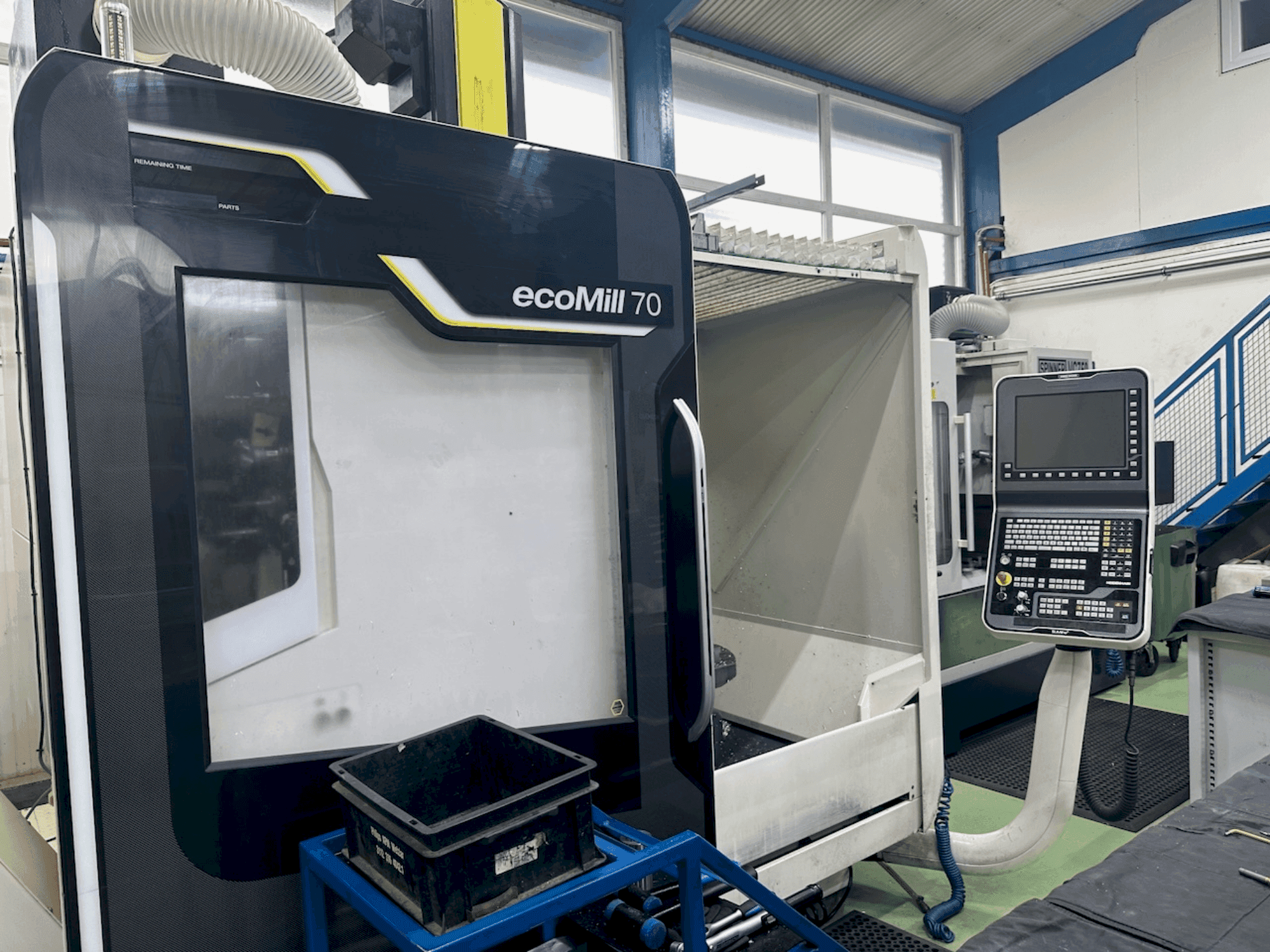 Vista Frontal da DMG MORI ecoMill 70 máquina