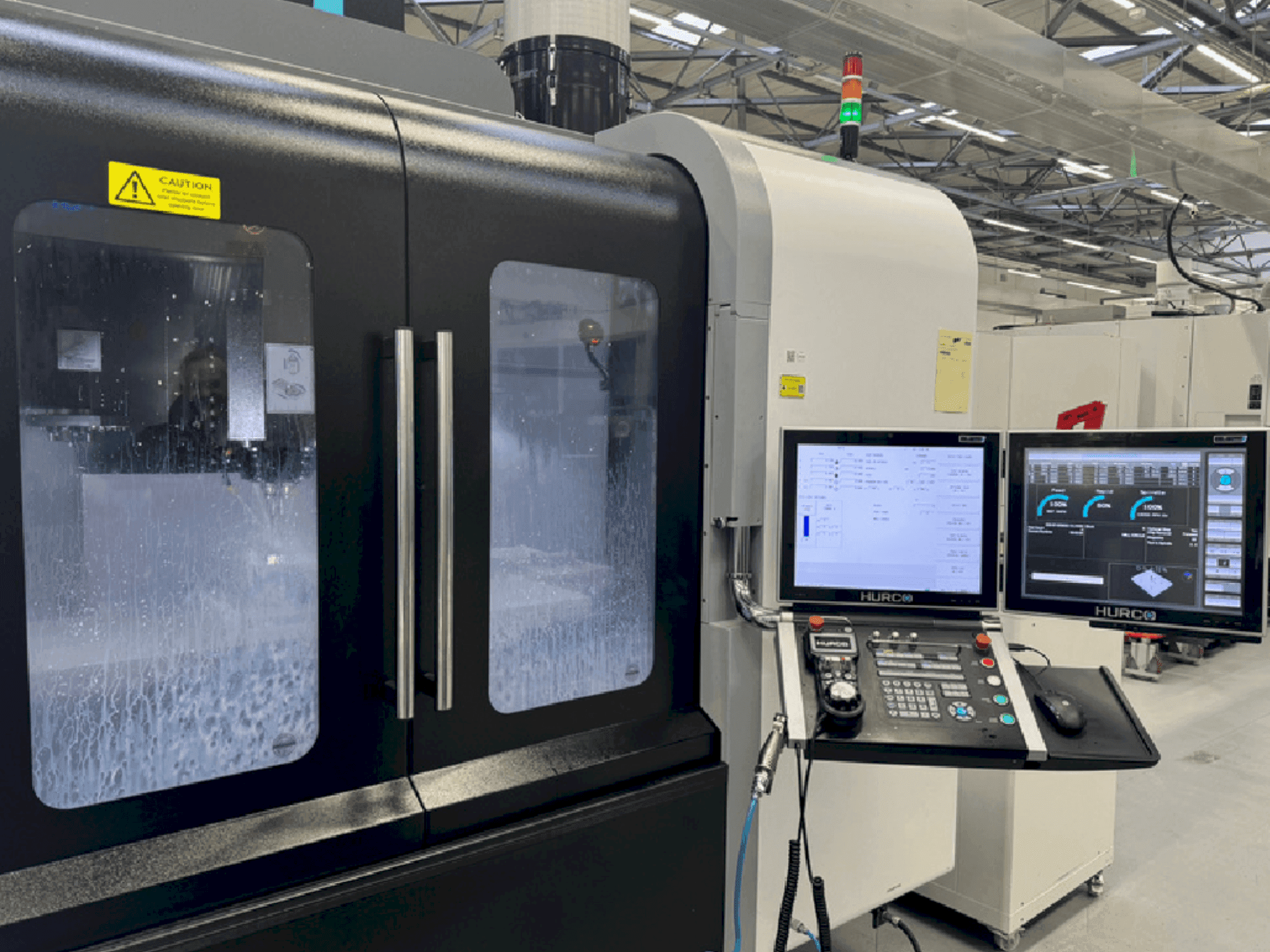 Vista Frontal da Hurco VMX42HSRTi máquina