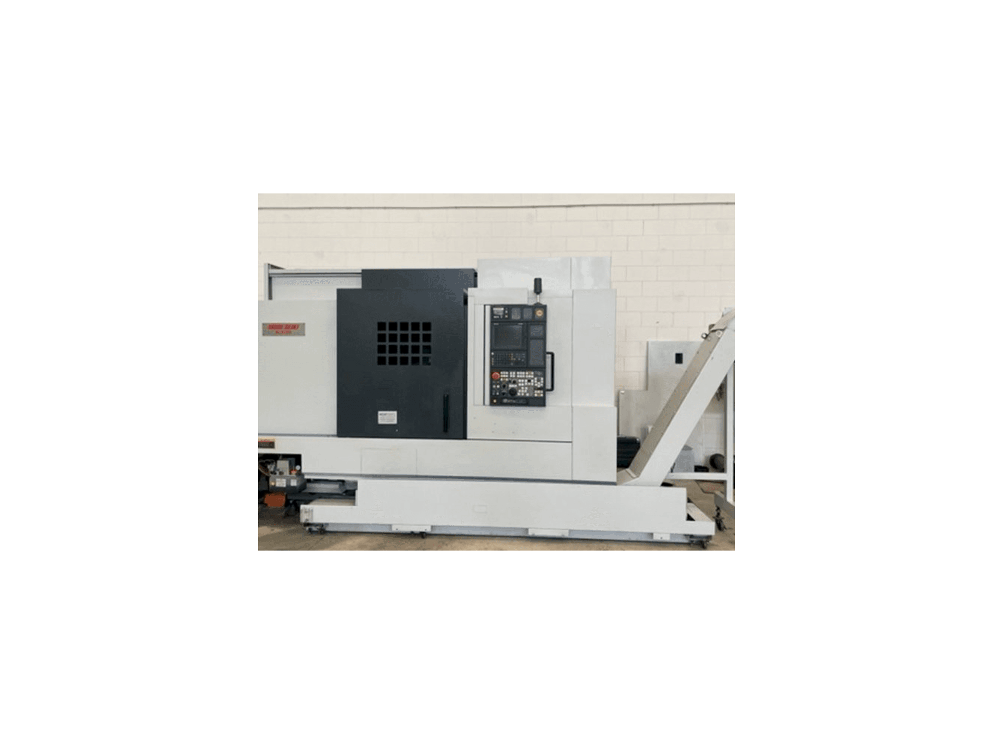 Vista Frontal da MORI SEIKI NL 3000Y/700 máquina