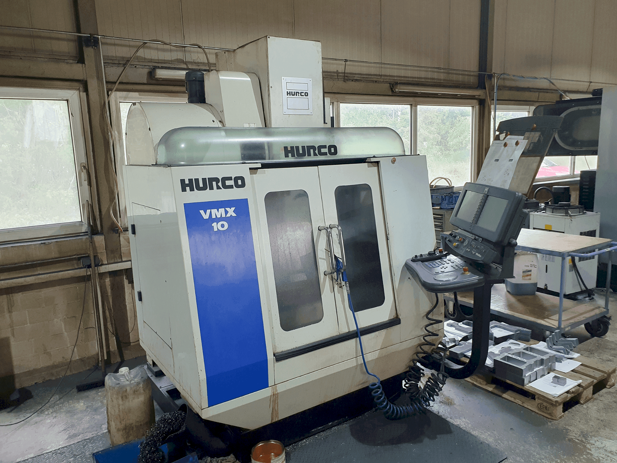 Vista Frontal da Hurco VMX10 (2011) máquina