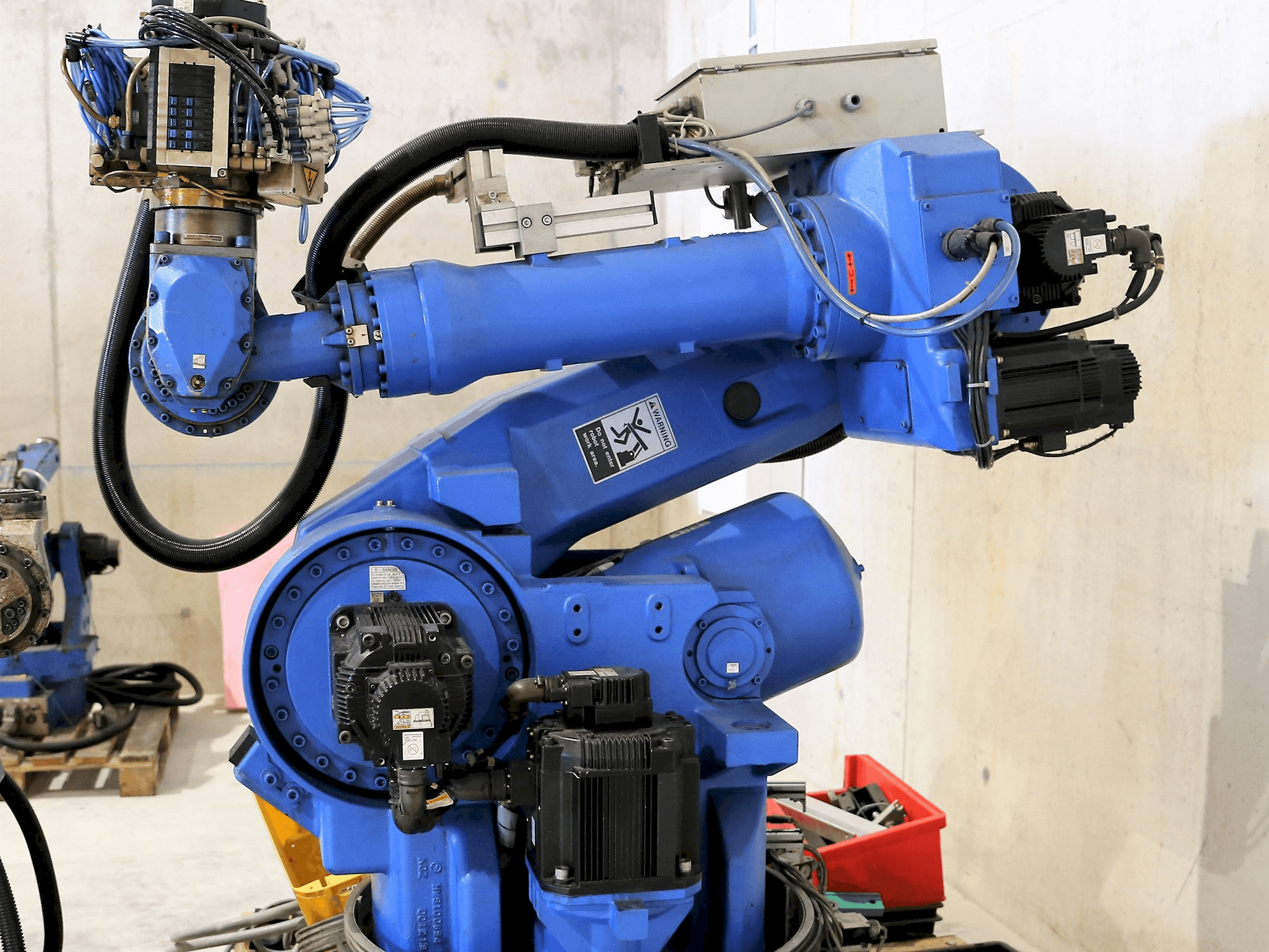 Vista Frontal da Yaskawa Motoman UP130 máquina