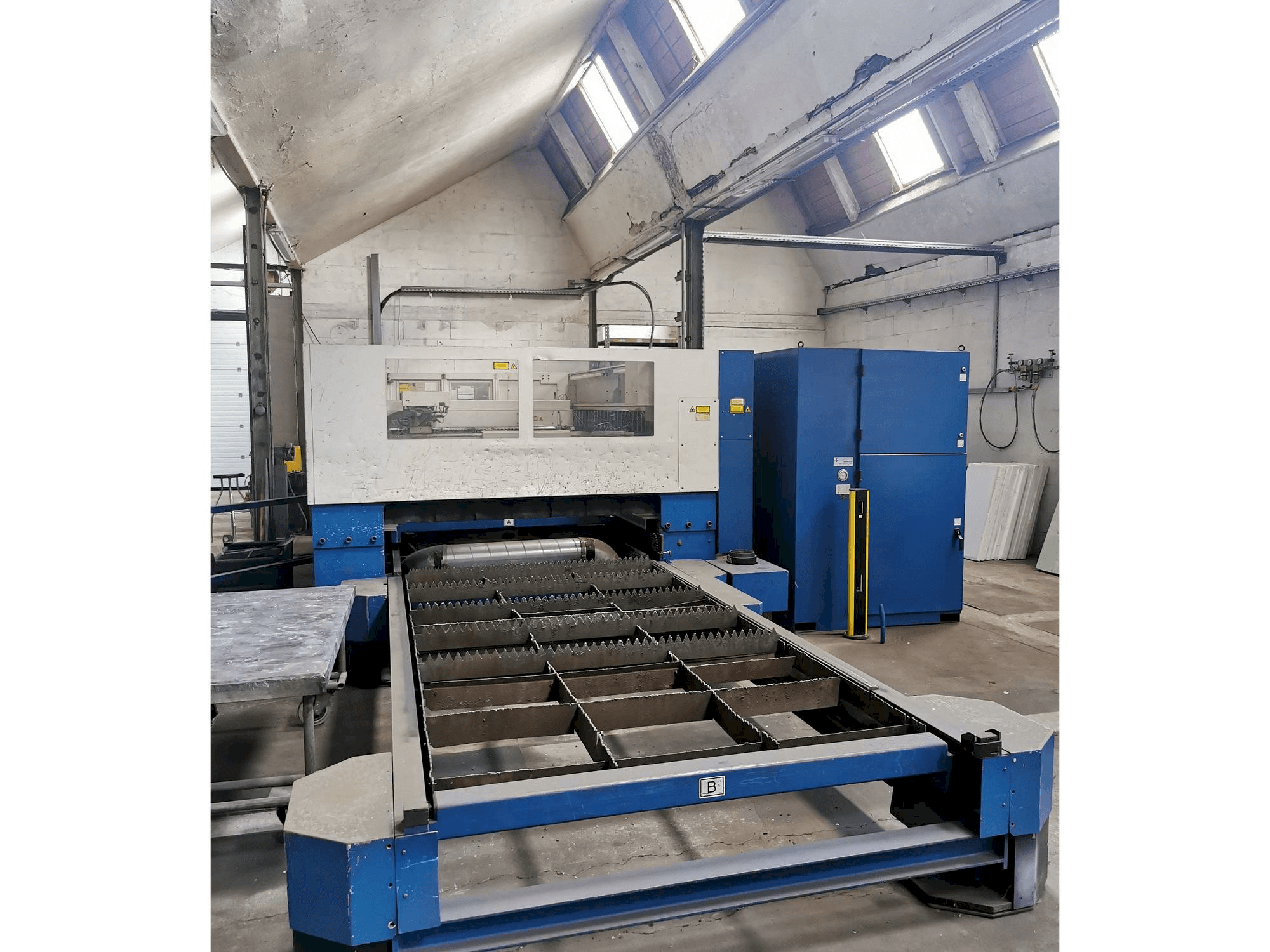 Vista Frontal da Trumpf Trumatic L3030 máquina