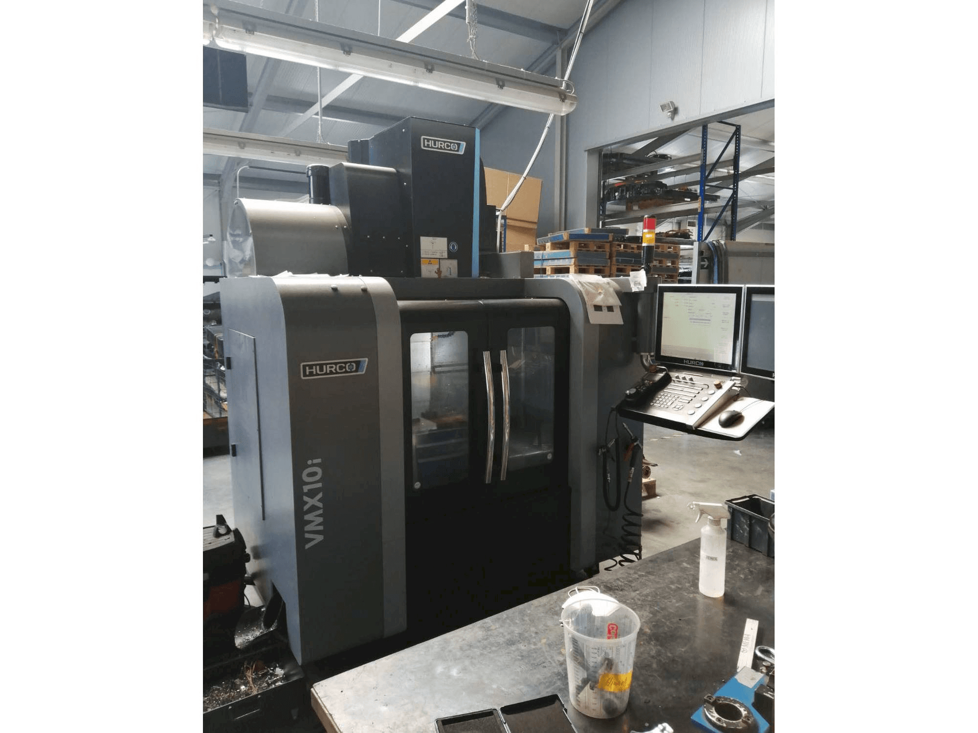 Vista Frontal da Hurco VMX10i máquina