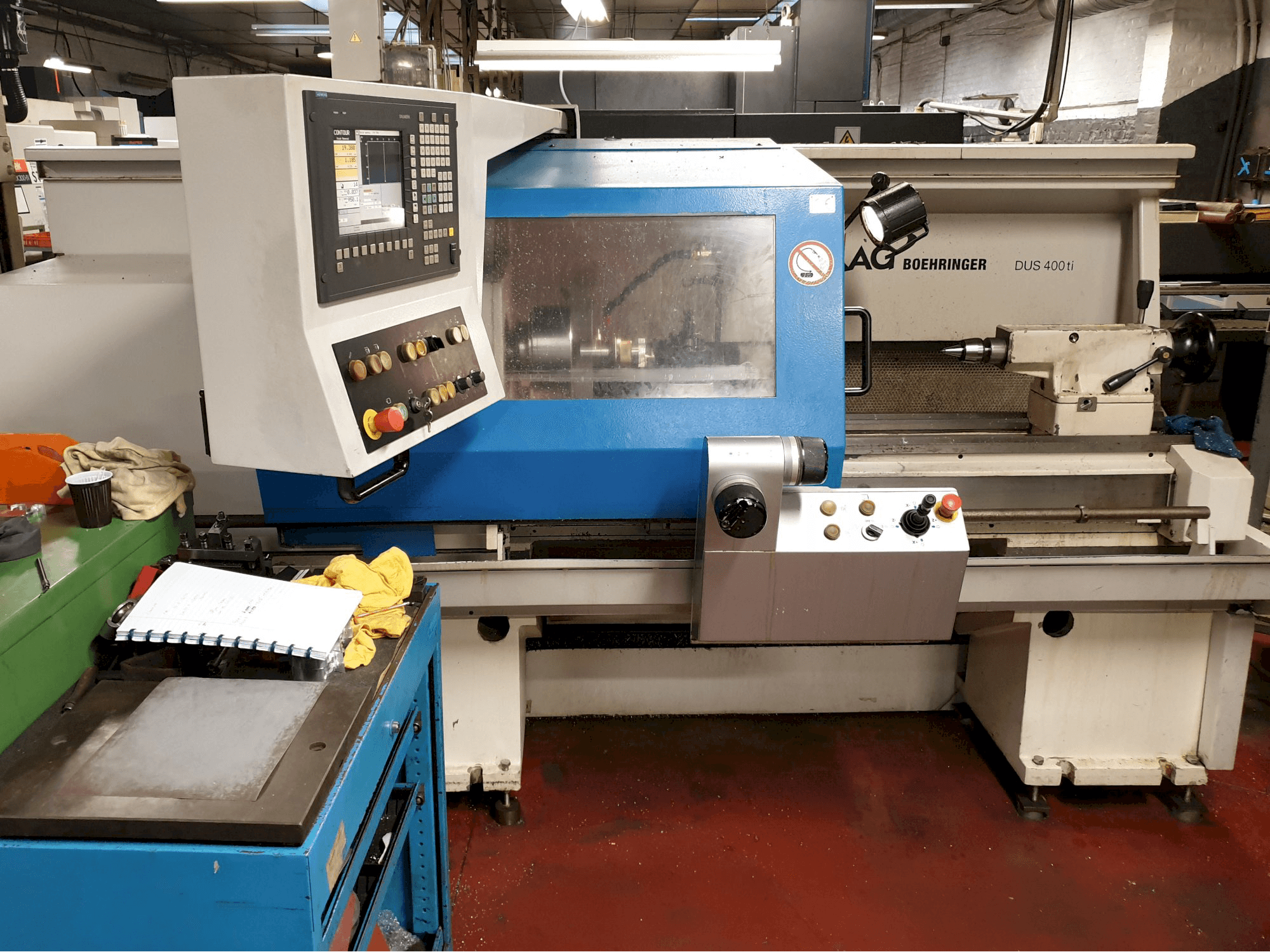 Vista Frontal da BOEHRINGER DUS 400 ti máquina