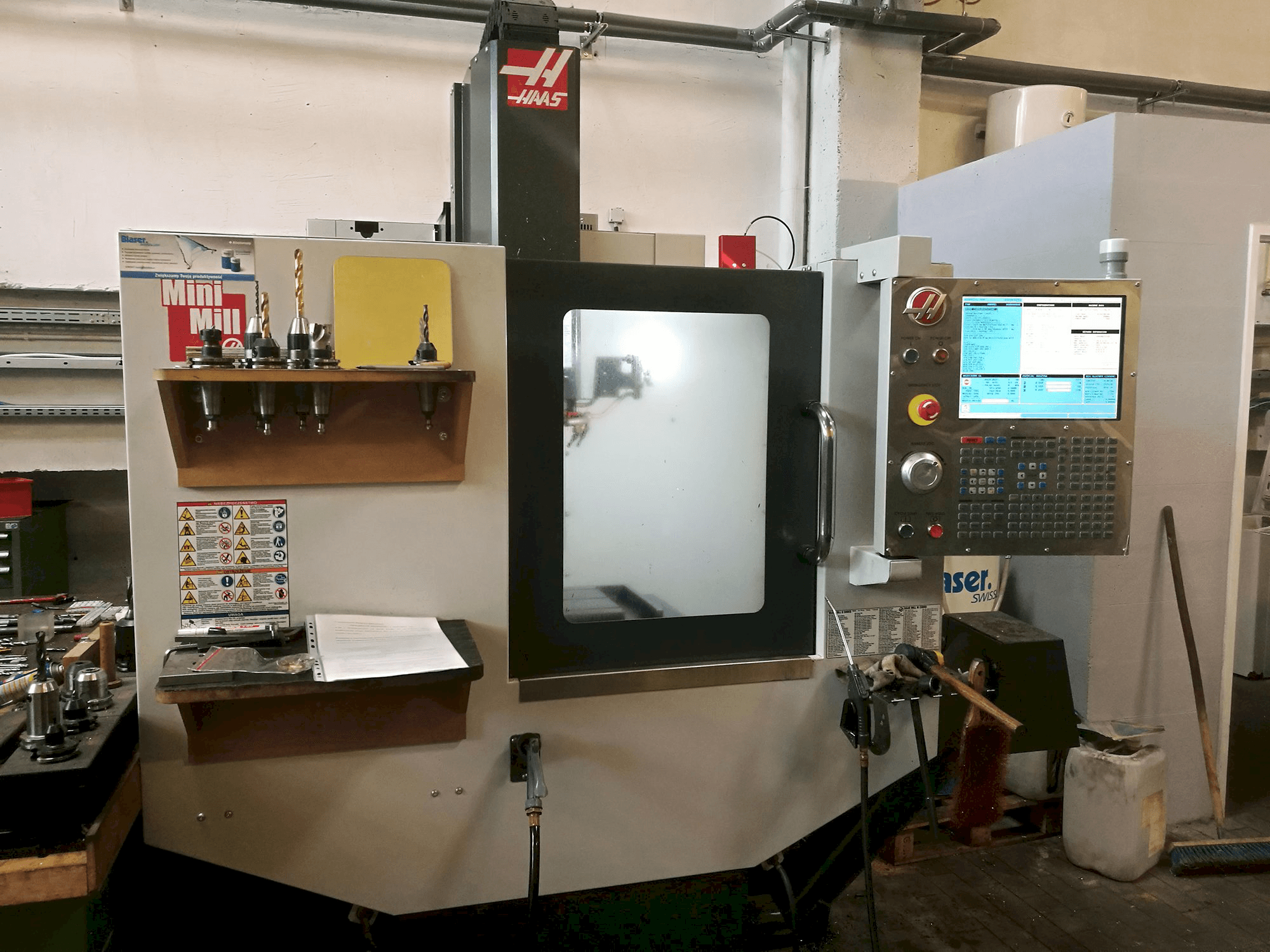 Vista Frontal da HAAS MINIMILL máquina