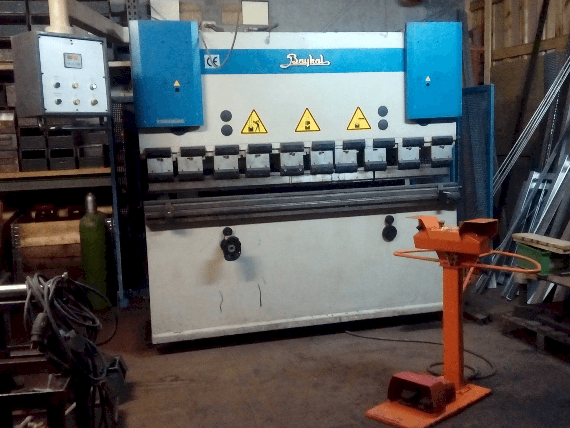 Vista Frontal da Baykal APH-2103/40 máquina