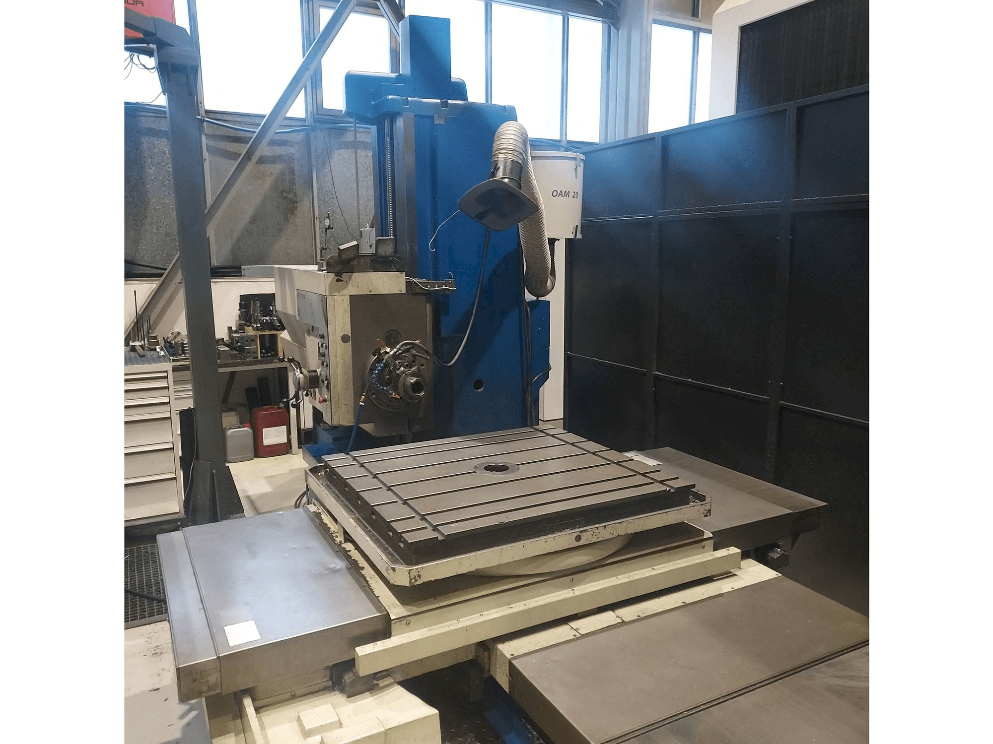 Vista Frontal da TOS WH 10 CNC máquina