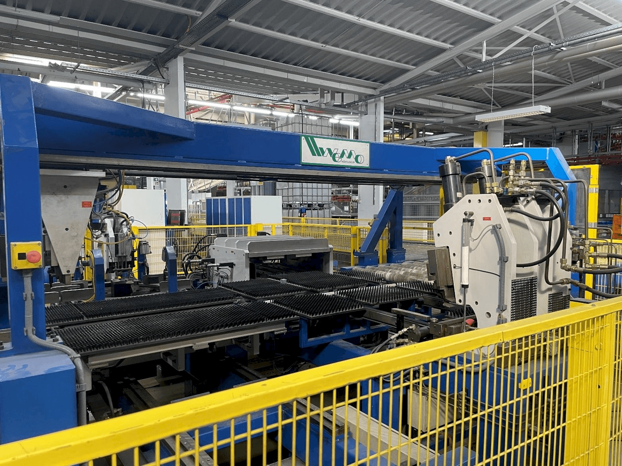 Vista Frontal da WEMO Punching-Bending-System máquina