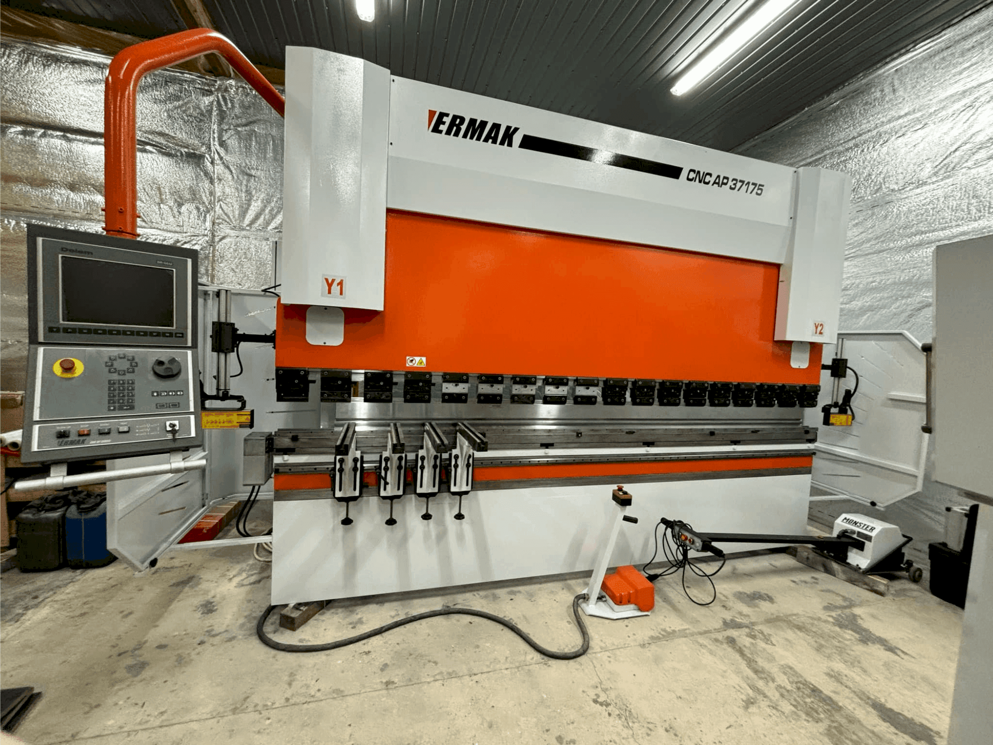 Vista Frontal da ERMAKSAN CNC AP 3760X175 máquina