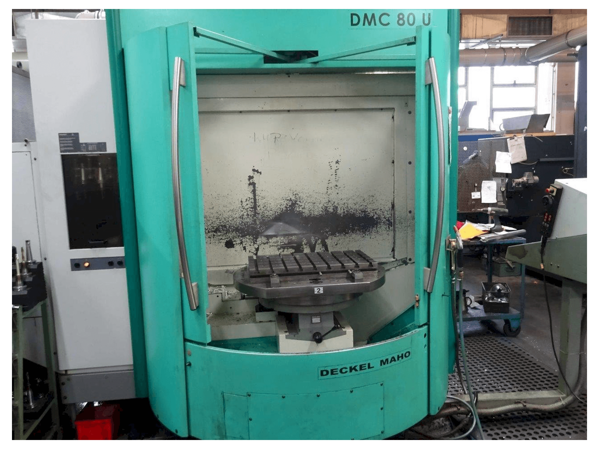 Vista Frontal da DECKEL Maho DMC 80 U máquina