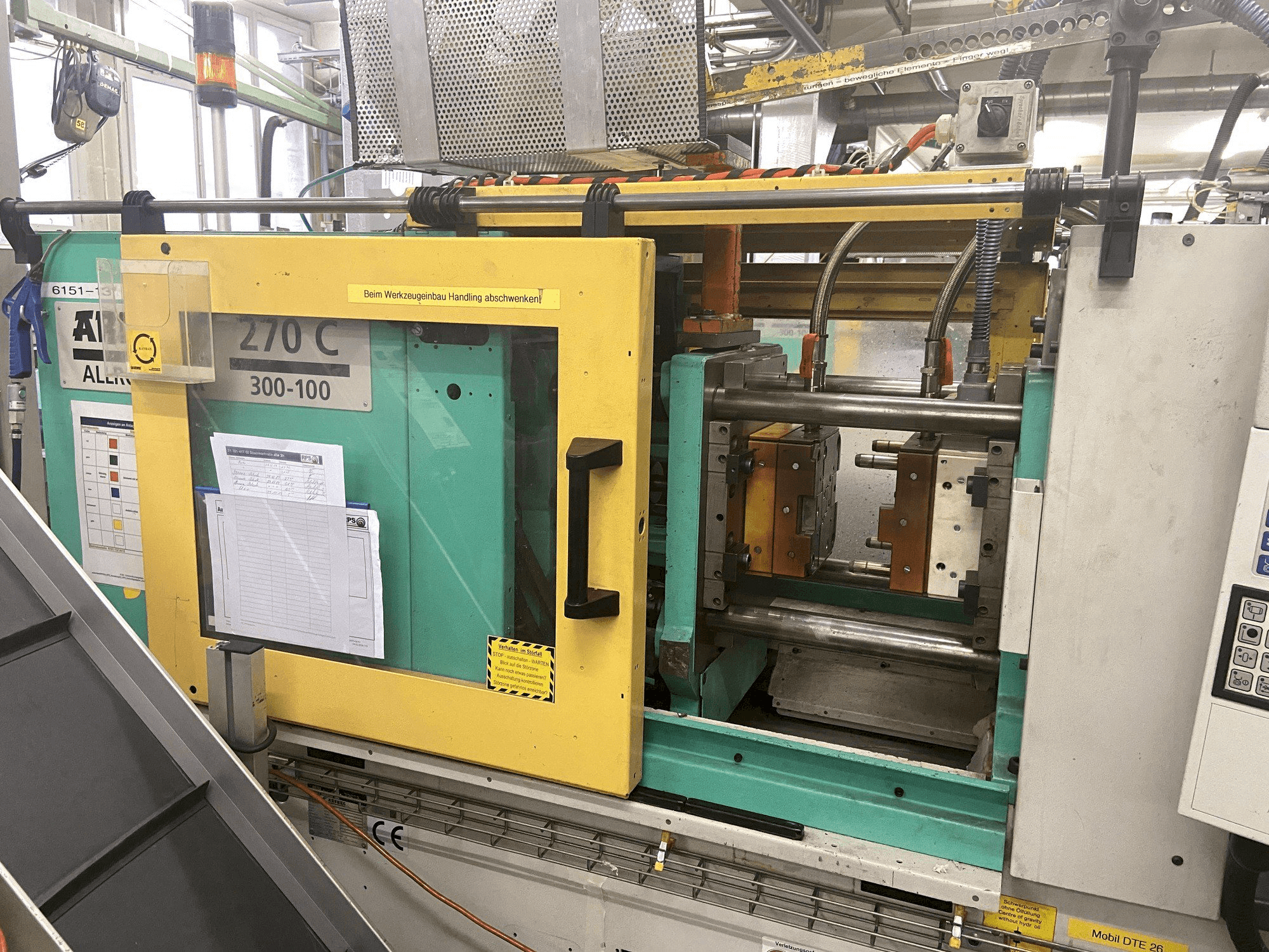 Vista Frontal da Arburg 270 C 300-100 máquina