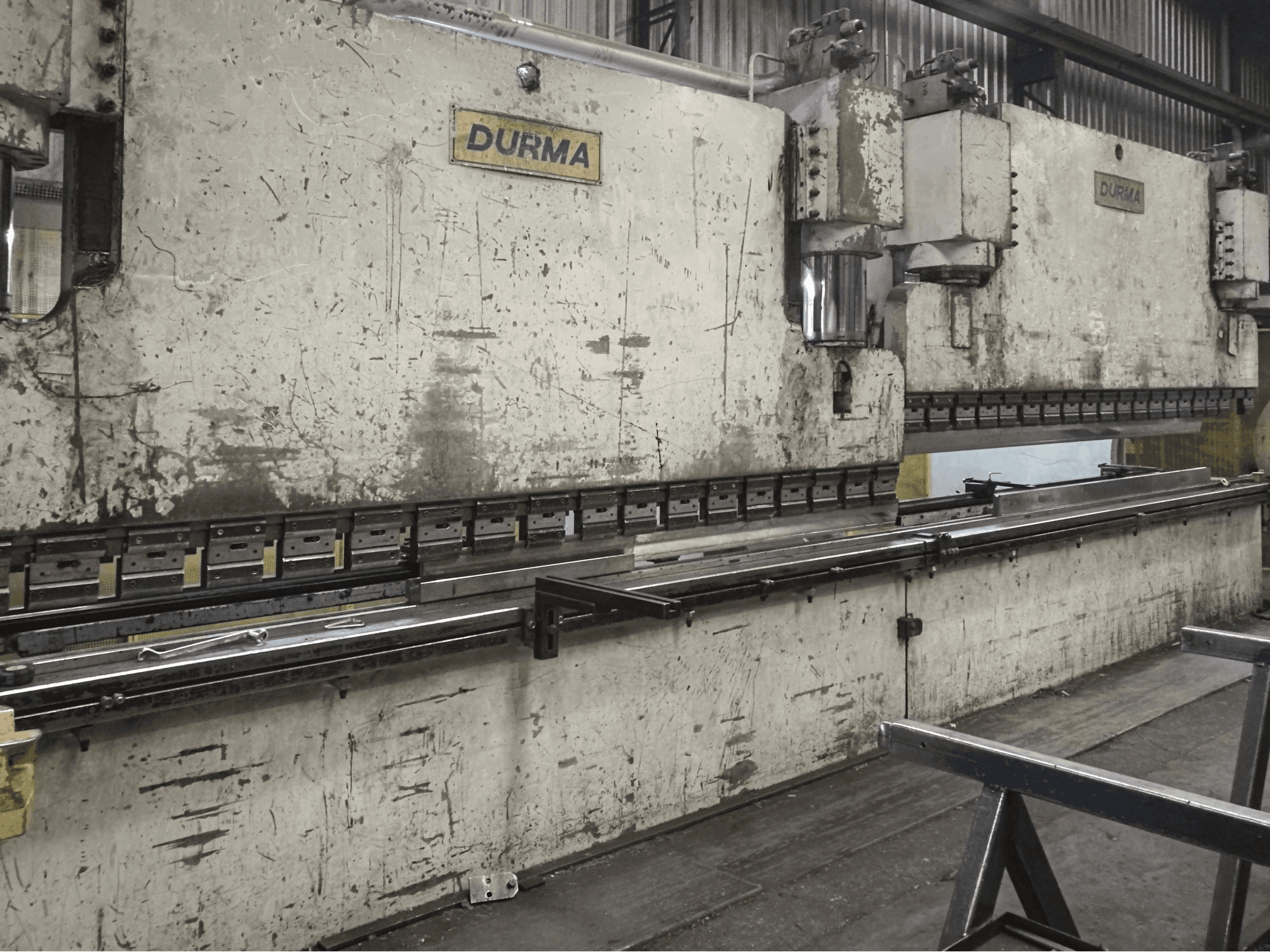 Vista Esquerda da Durma CNC T HAP 40400 máquina