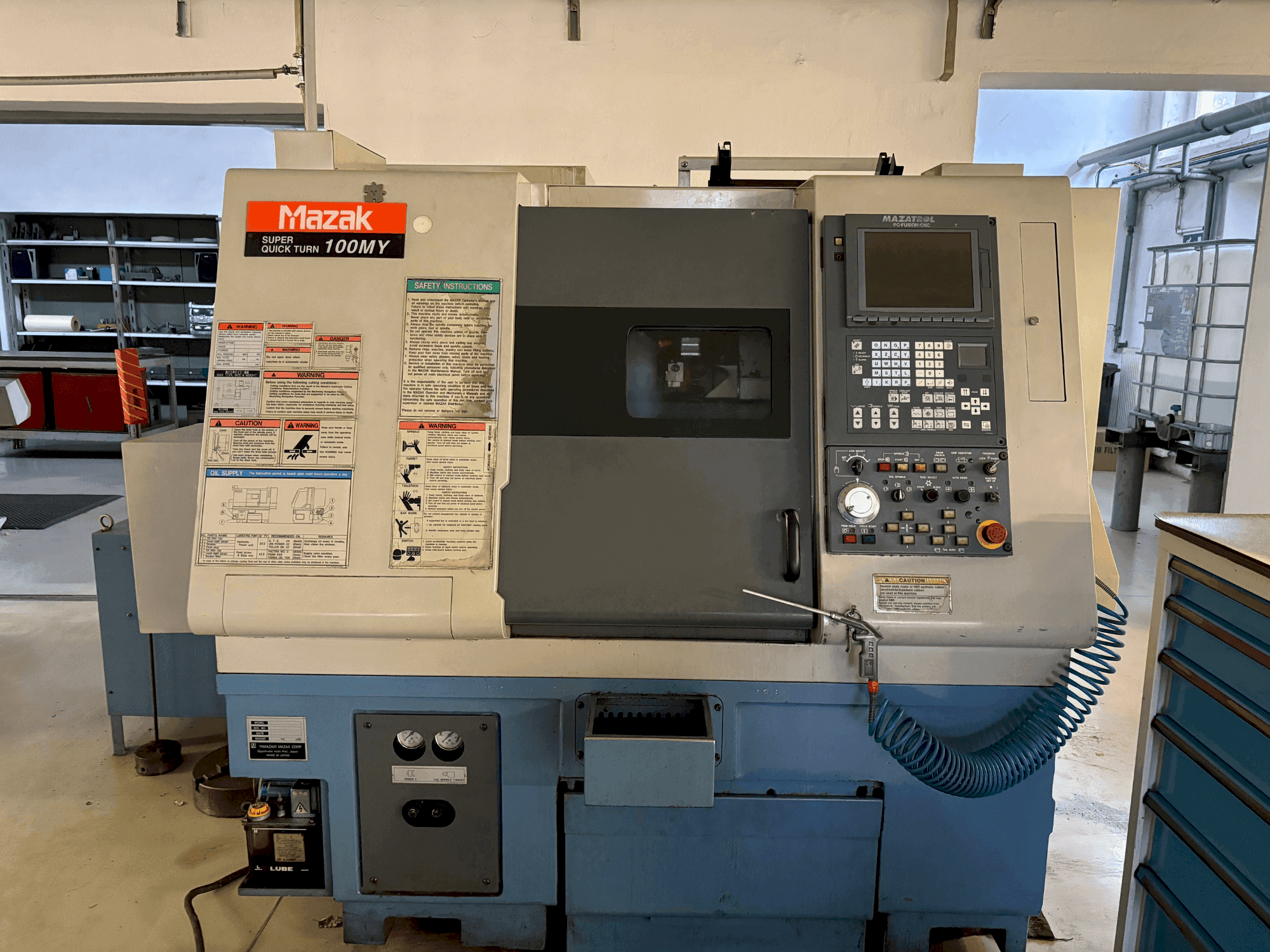 Vista Frontal da Mazak Super Quick Turn 100 MY máquina
