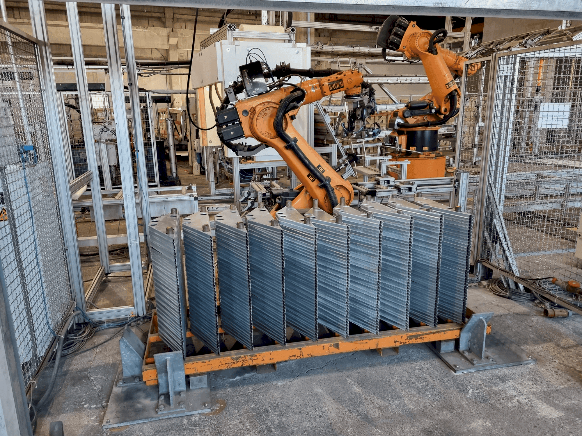 Vista Frontal da KUKA KR 360 L280-2 máquina