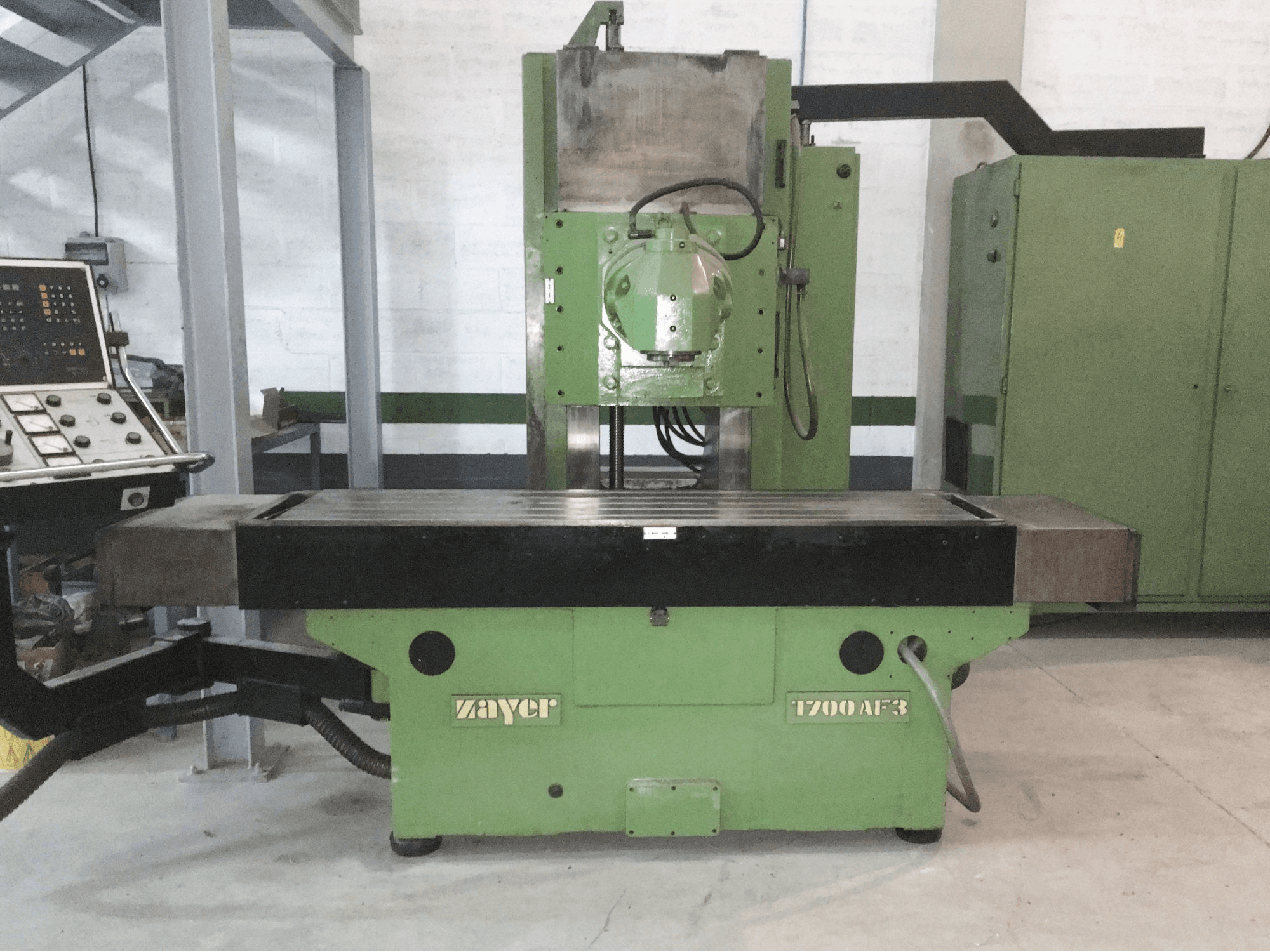 Vista Frontal da Zayer 1700 AF3 máquina