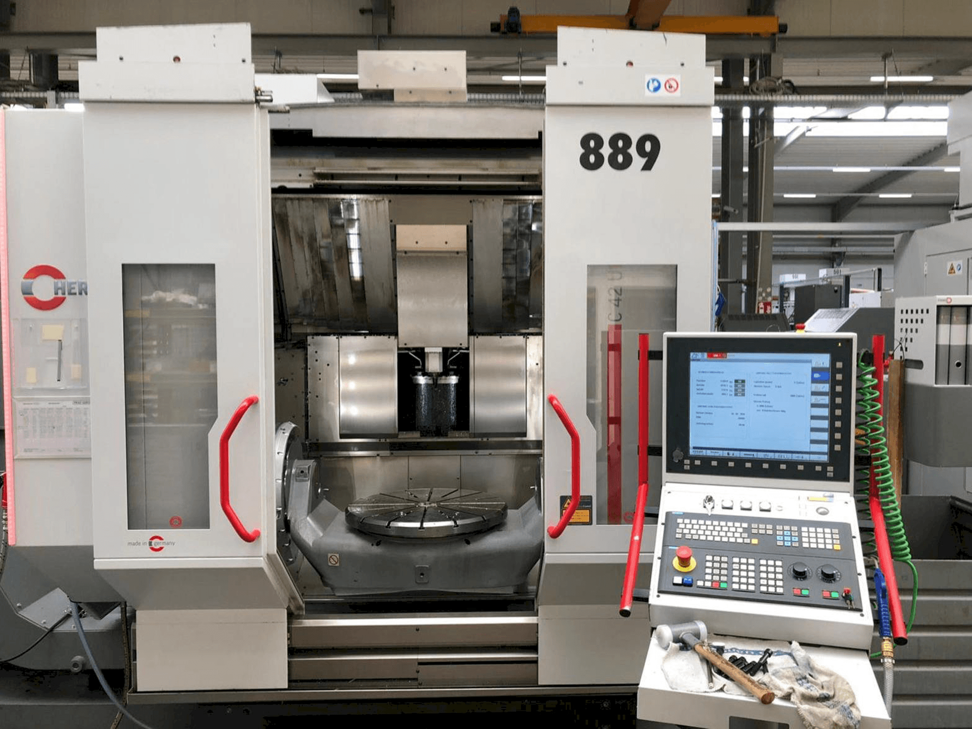 Vista Frontal da HERMLE C42U MT máquina