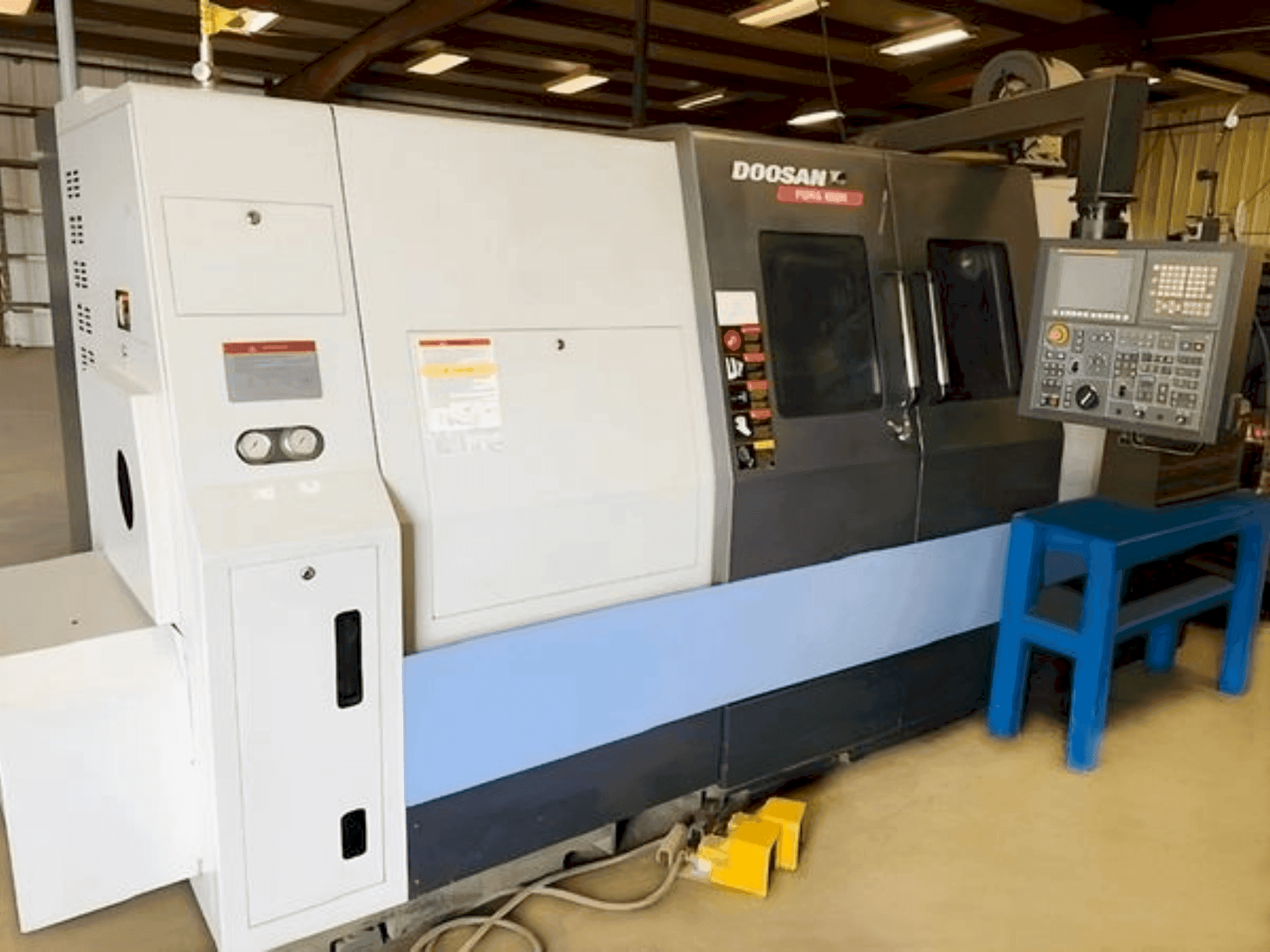 Vista Frontal da DOOSAN PUMA 400MB máquina