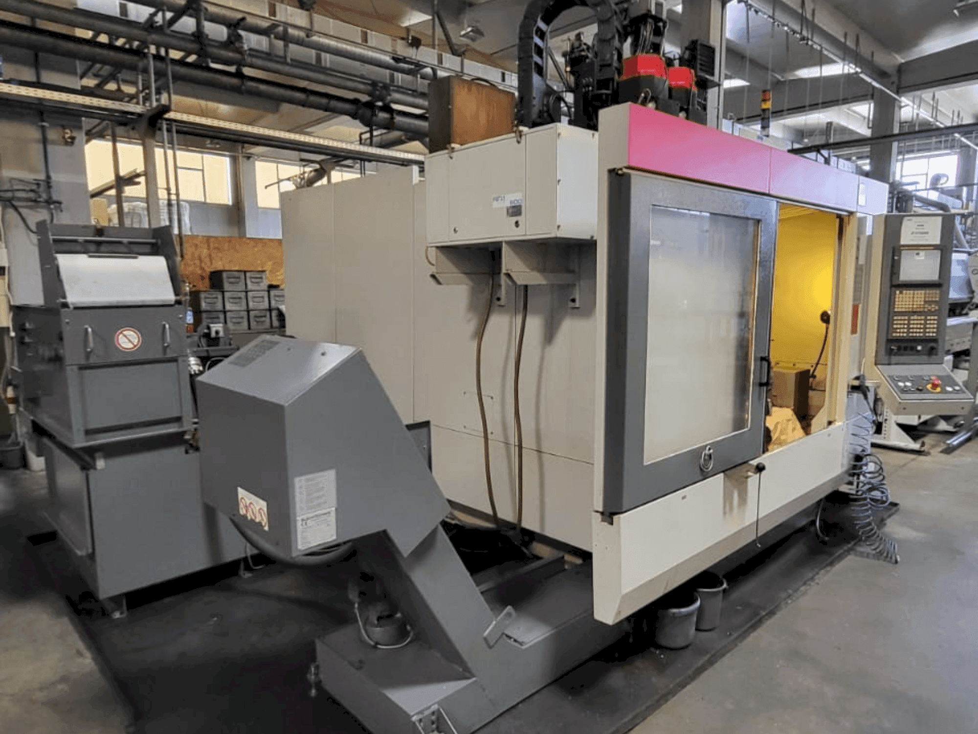 Vista Frontal da STAMA MC526 máquina