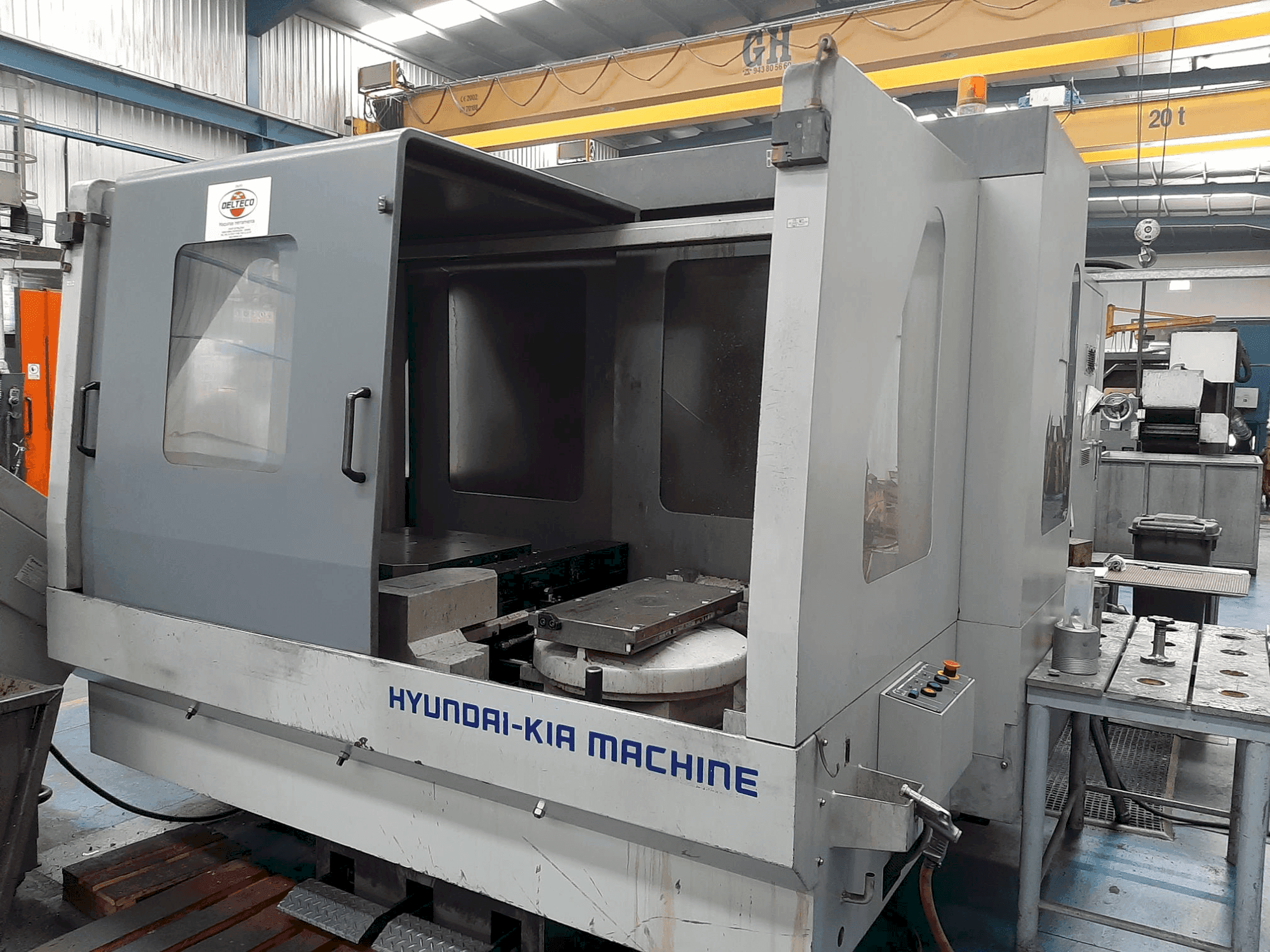 Vista Frontal da Hyundai KH-63G máquina