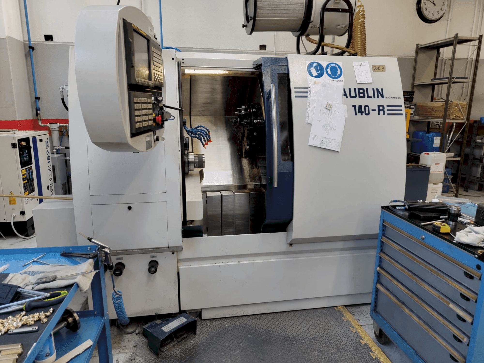 Vista Frontal da SCHAUBLIN 140R CNC máquina