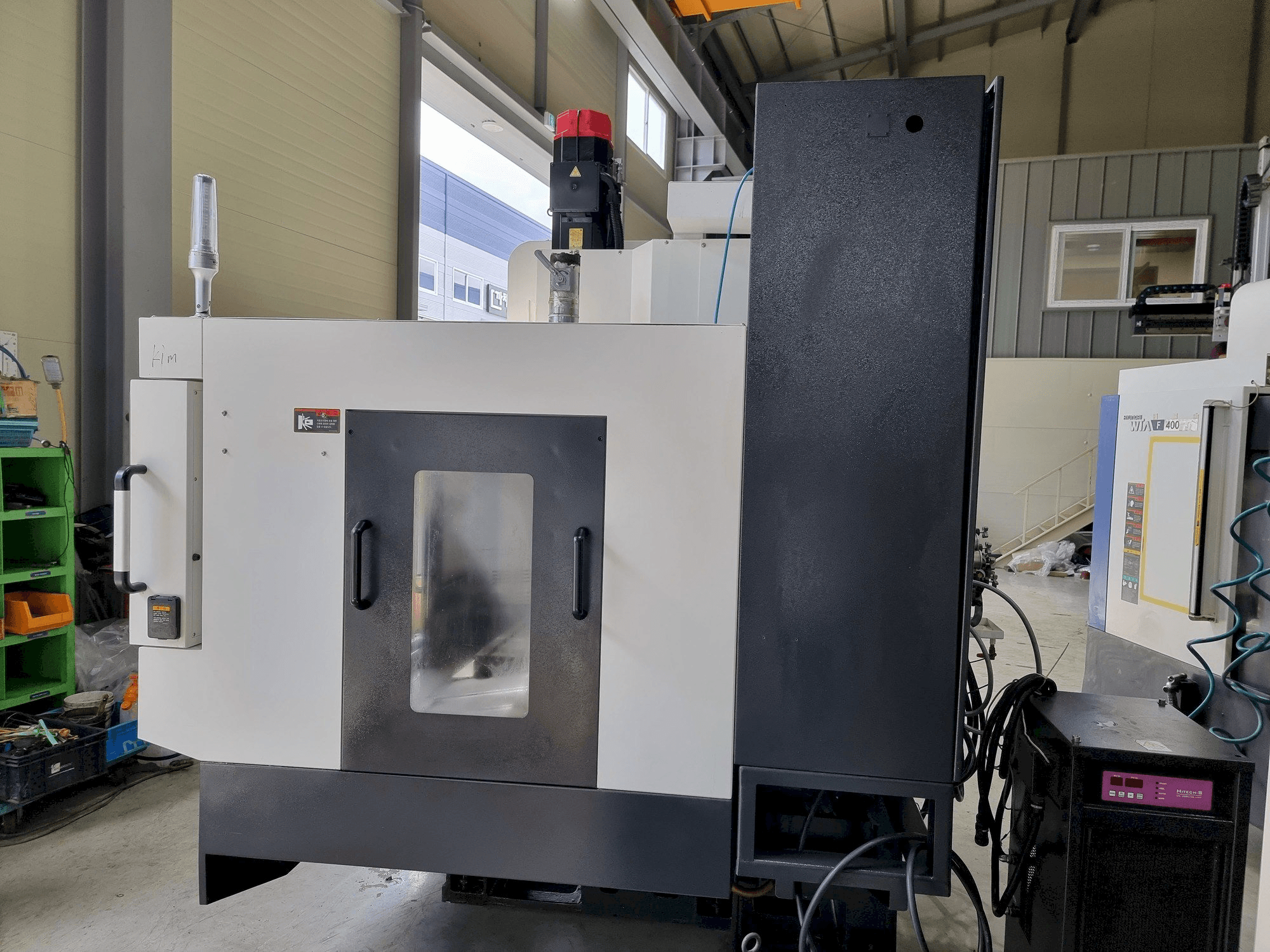 Vista Frontal da Hyundai Wia F400 máquina