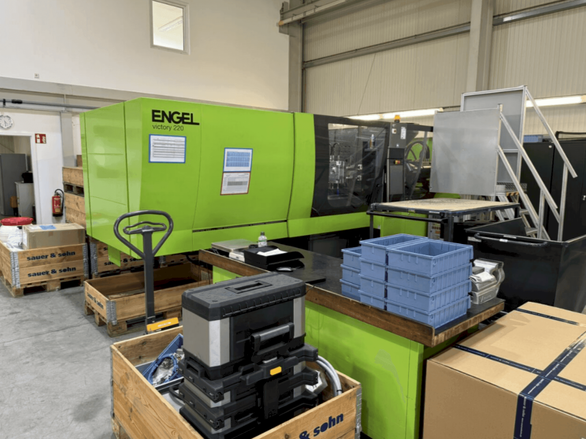 Vista Frontal da Engel Victory 750 / 220 spex máquina