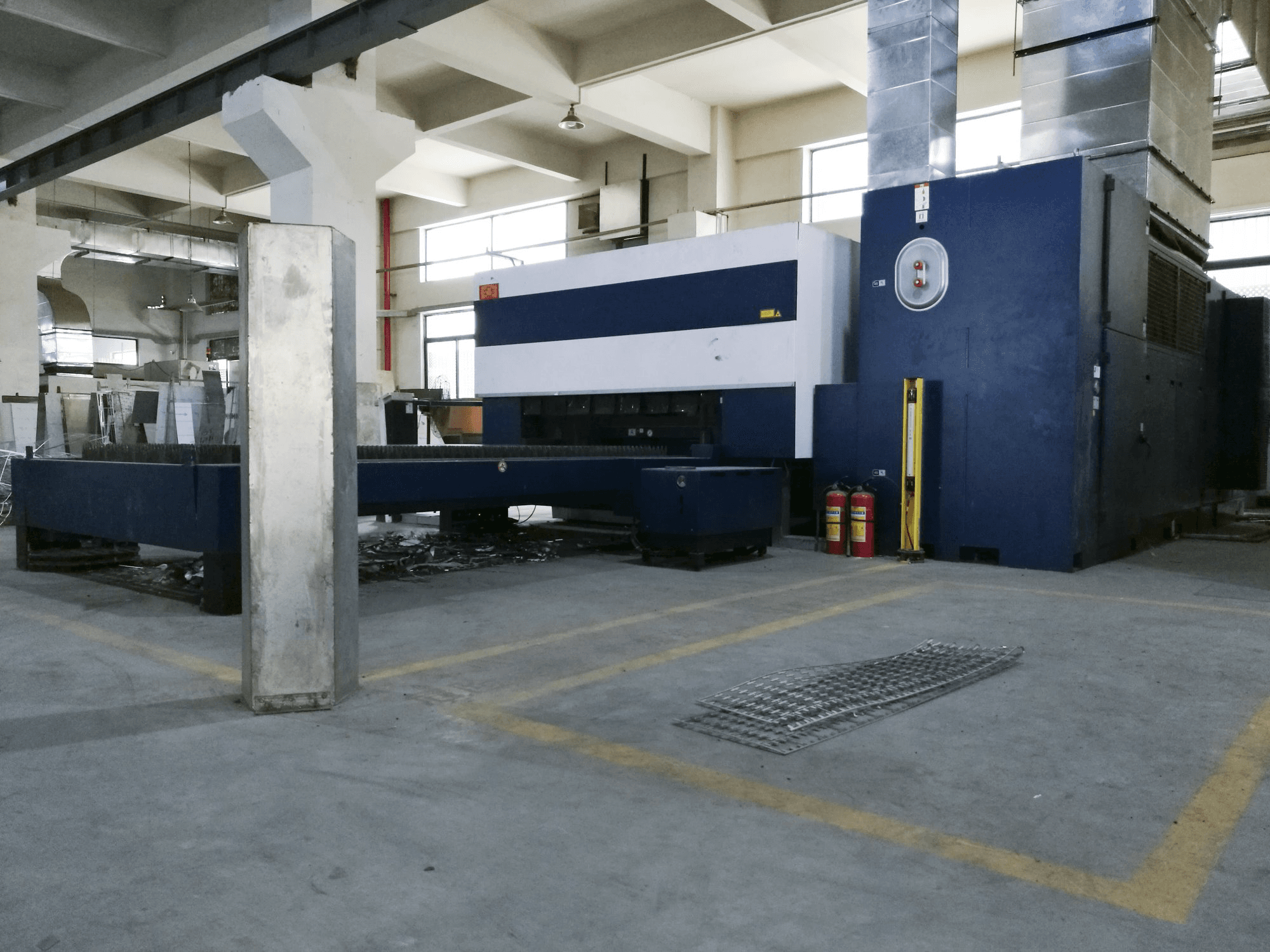 Vista Direita da Trumpf TruLaser 3030 máquina
