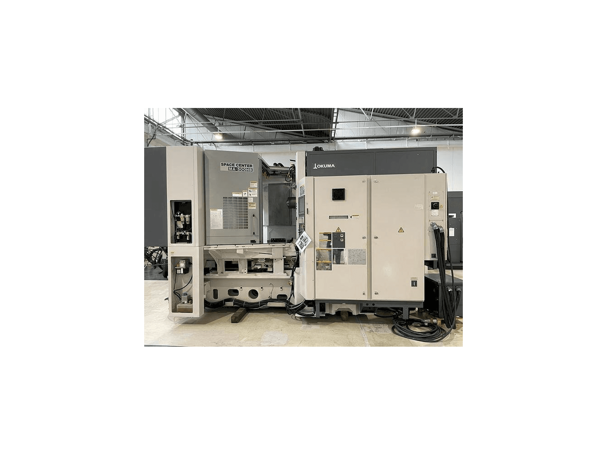 Vista Frontal da Okuma MA 500HB máquina