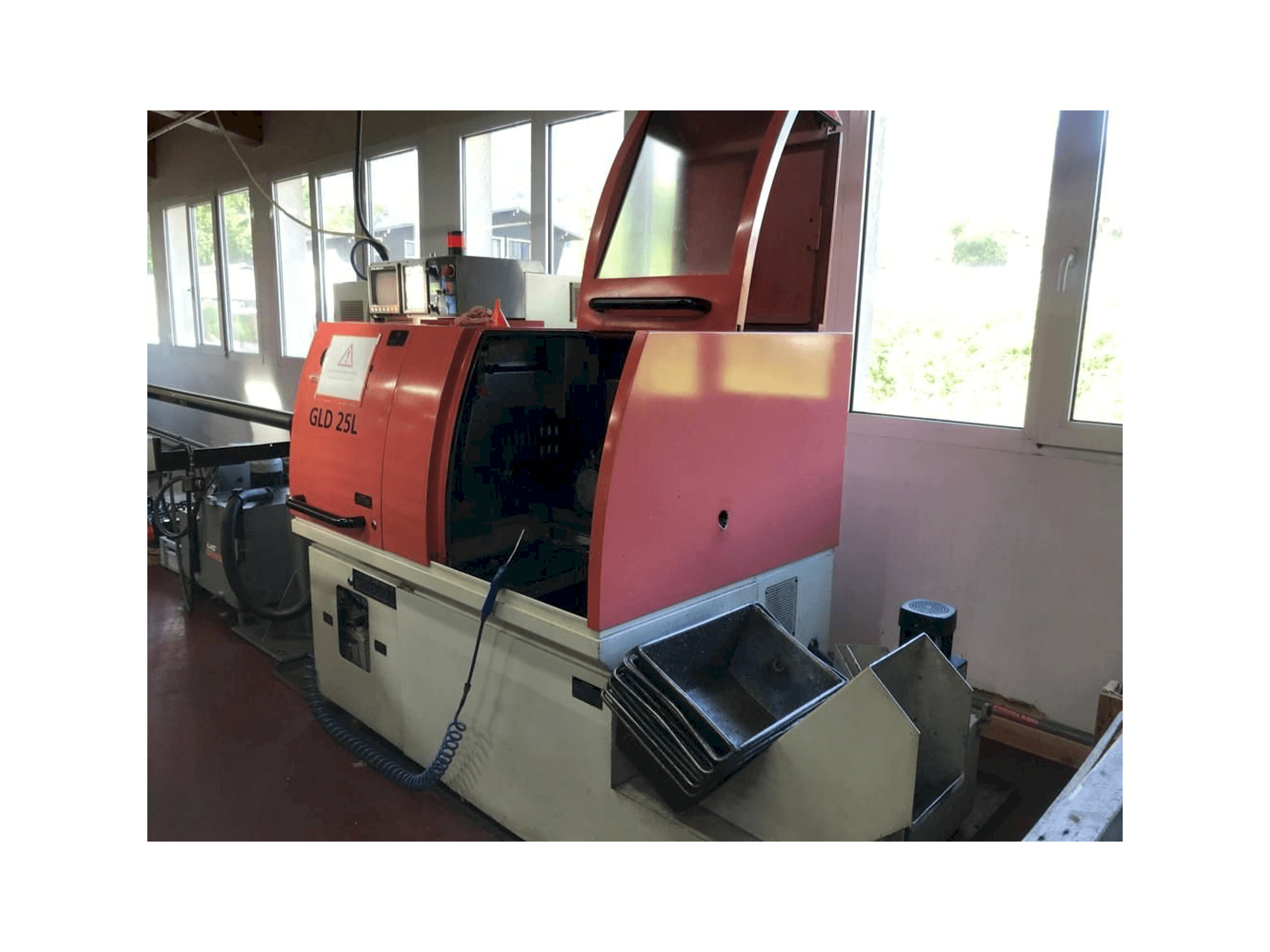 Vista Frontal da Gildemeister GLD 25L máquina