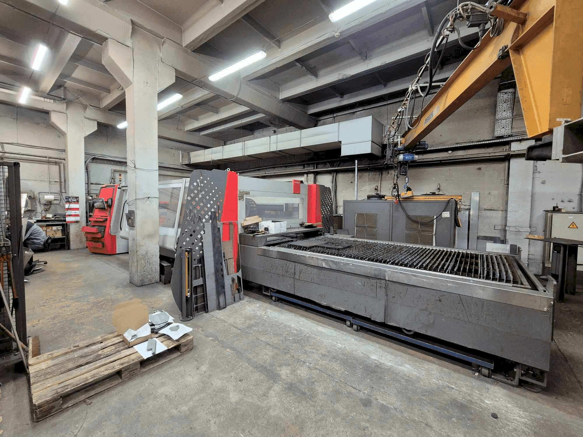 Vista Frontal da Bystronic BYSTRONIC ByAutonom 3015 (2014) máquina