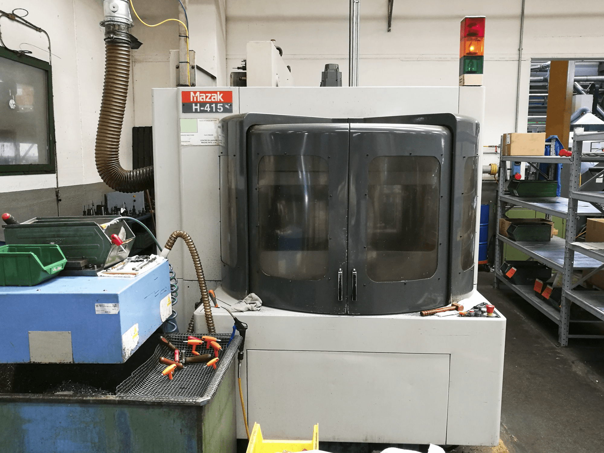 Vista Frontal da Mazak H-415 máquina
