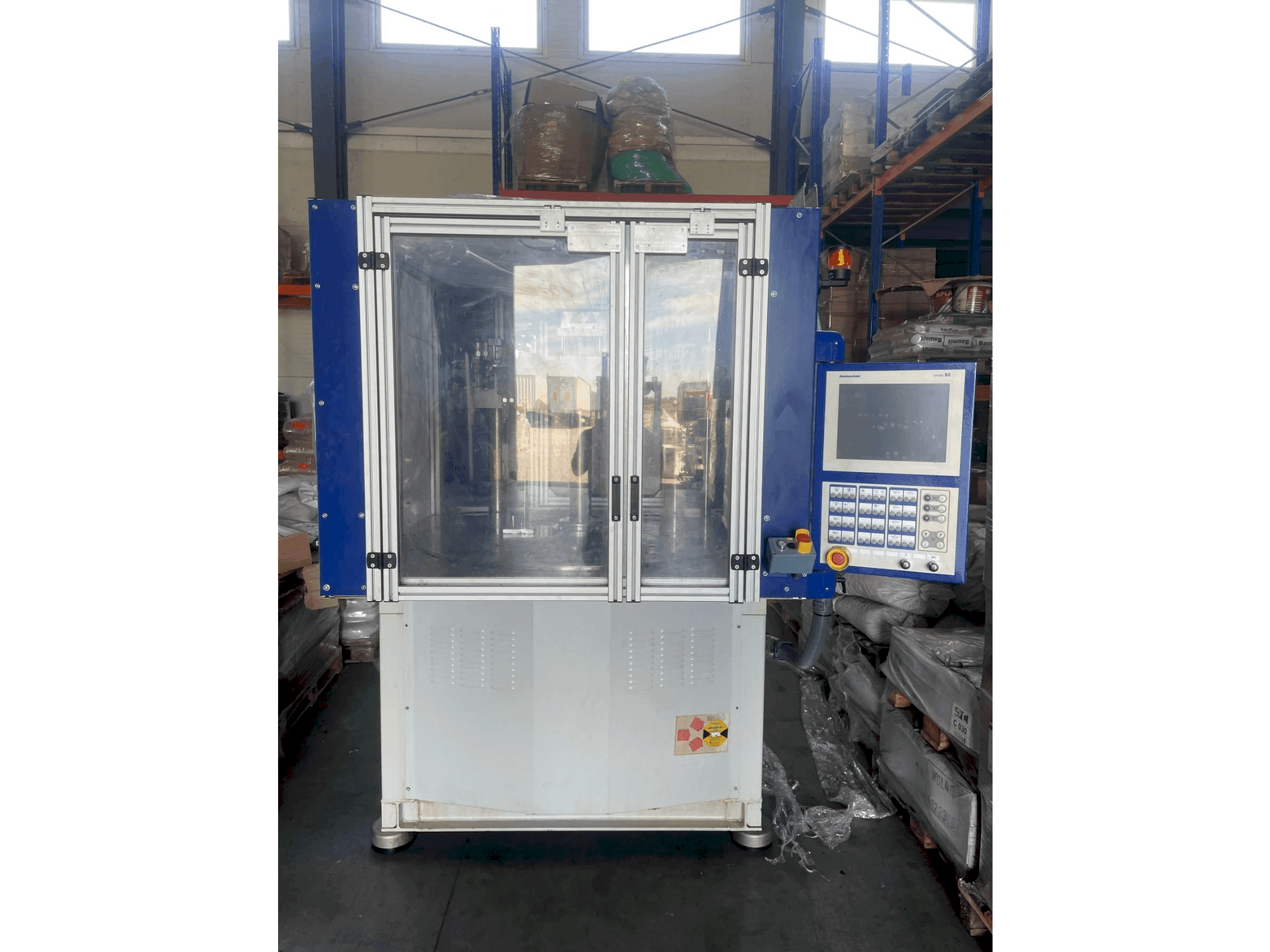 Vista Frontal da Battenfeld VM 150/525 R1280 Unilog B6P máquina