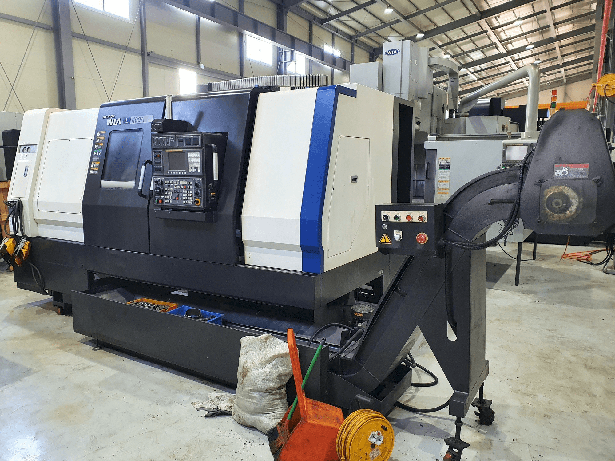 Vista Frontal da Hyundai Wia L400A máquina