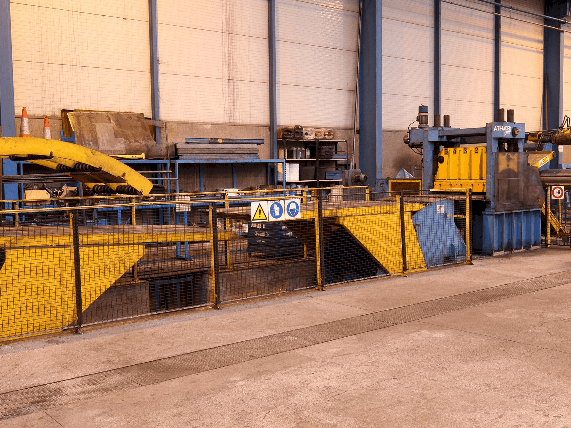 Vista Frontal da ATHADER J21 máquina