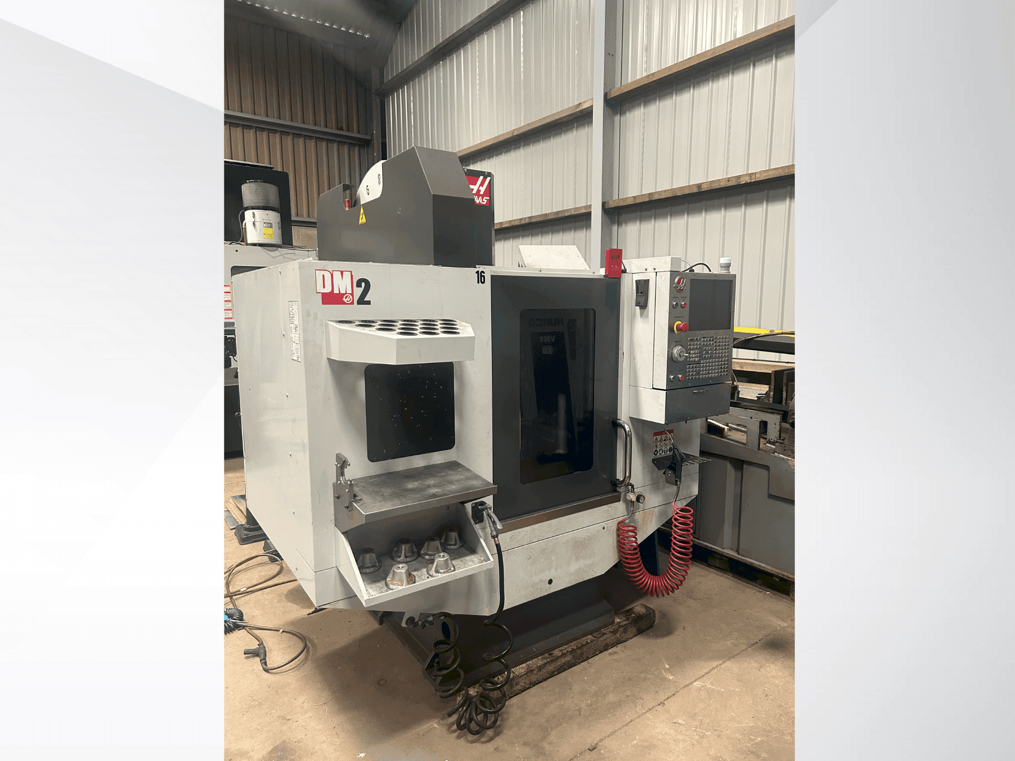 Vista Frontal da HAAS DM-2 máquina