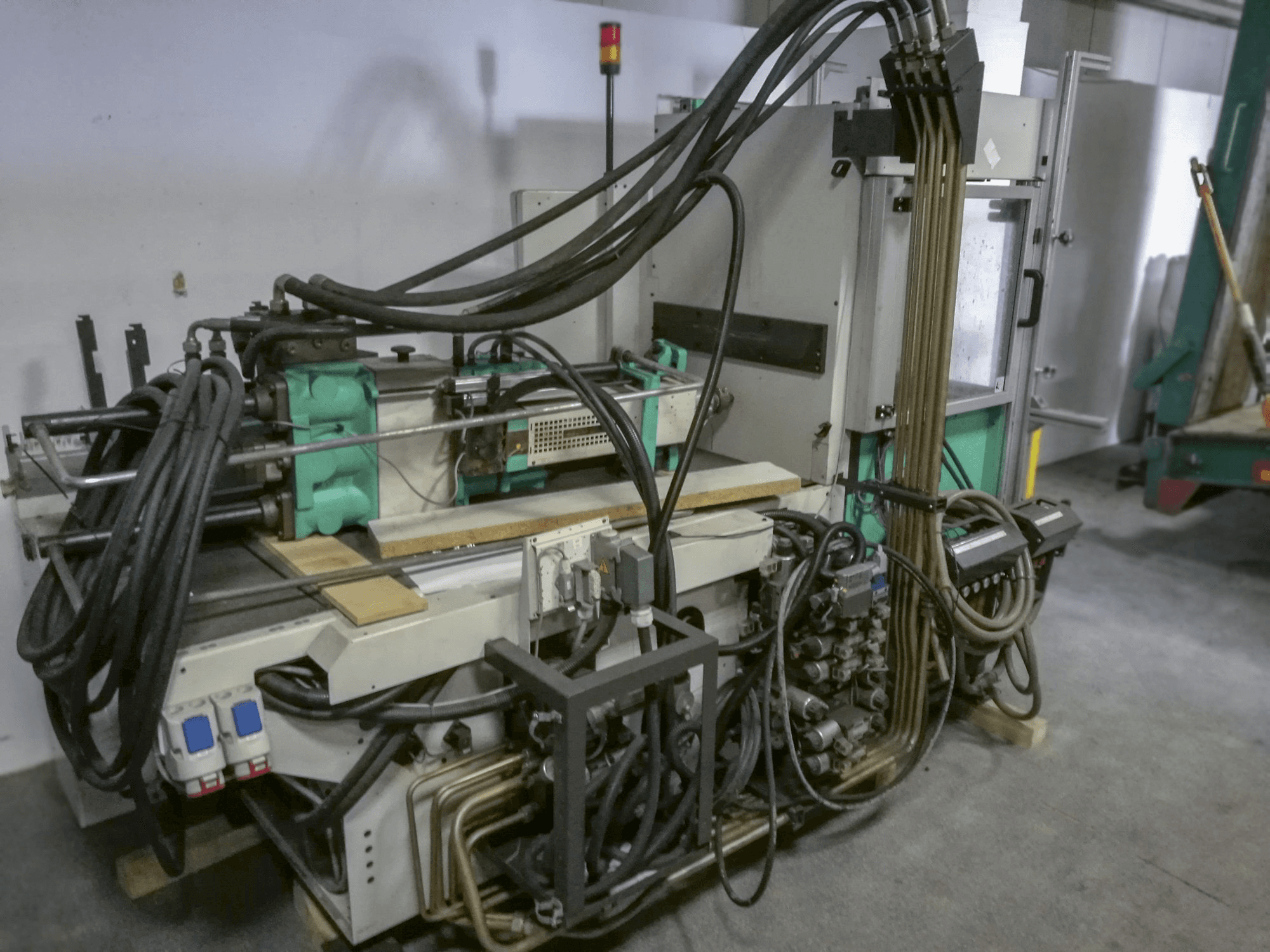 Vista Frontal da Arburg 420C 800-250 máquina