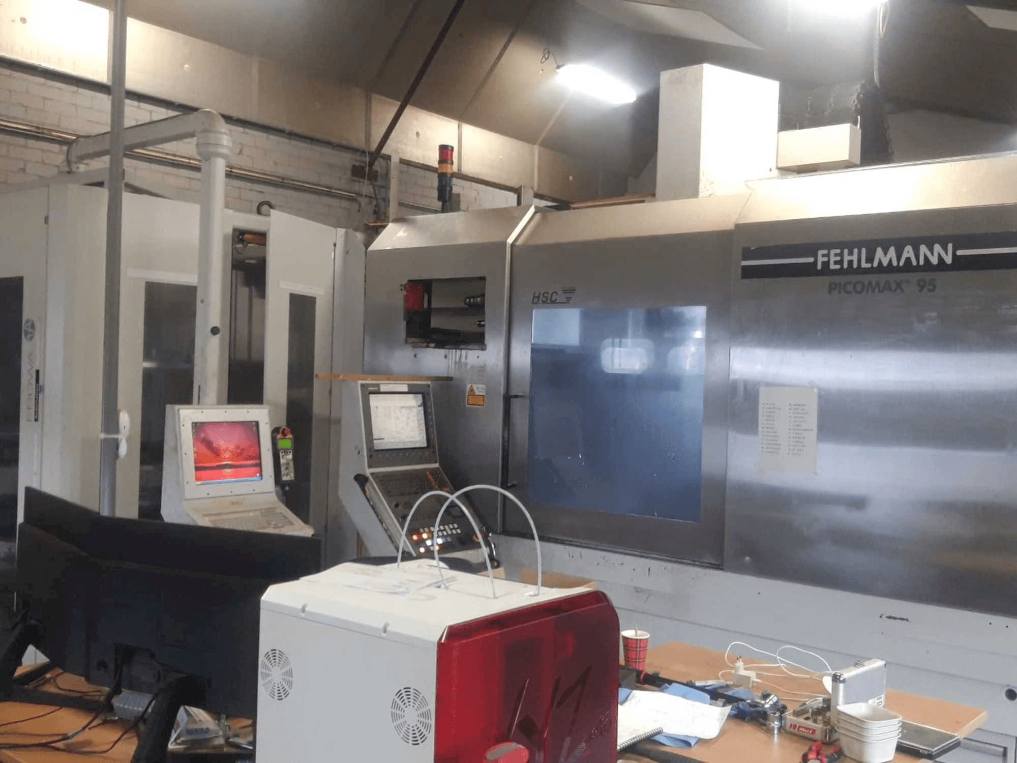 Vista Frontal da FEHLMANN PICOMAX 95 + EROWA máquina
