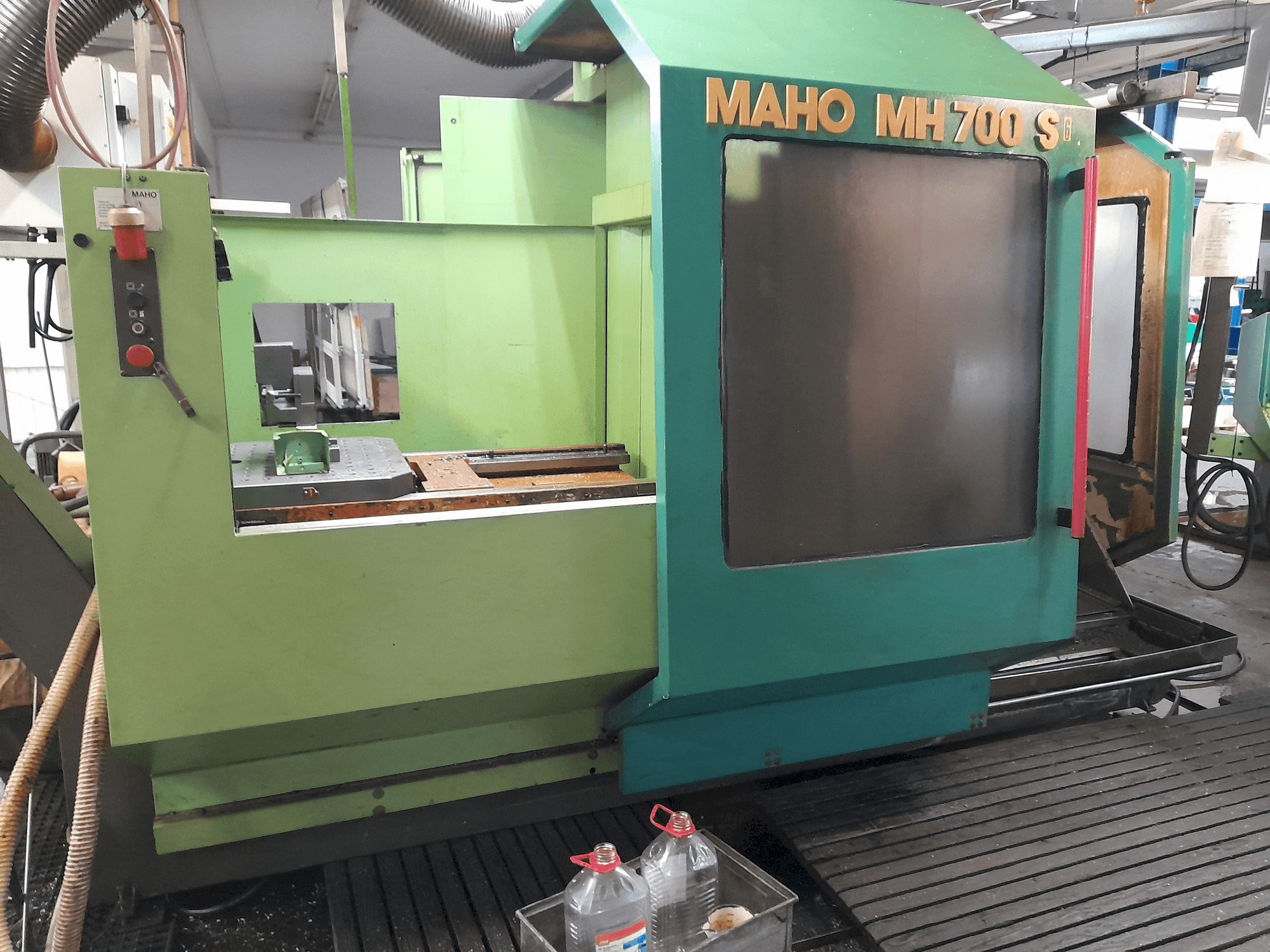 Vista Lateral Esquerda da MAHO MH 700 S máquina