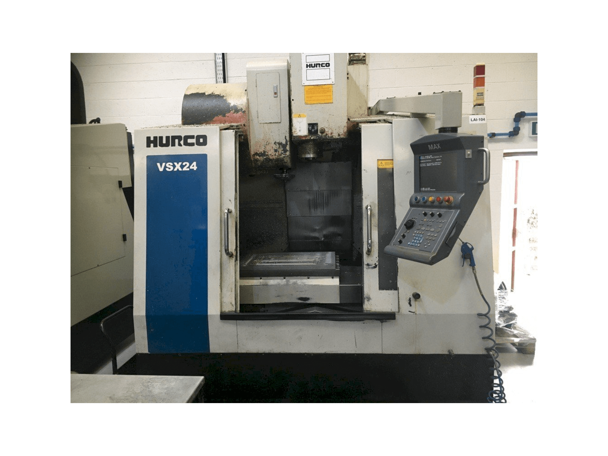 Vista Frontal da Hurco VSX24 máquina