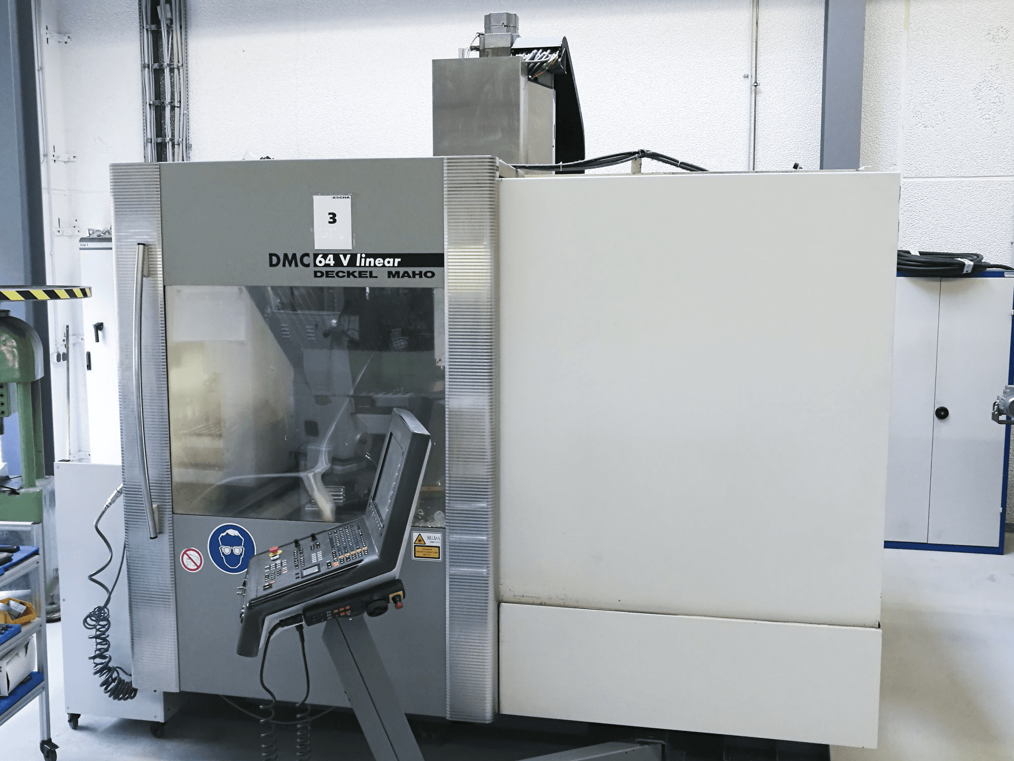 Vista Frontal da DMG MORI DMC 64 V linear máquina