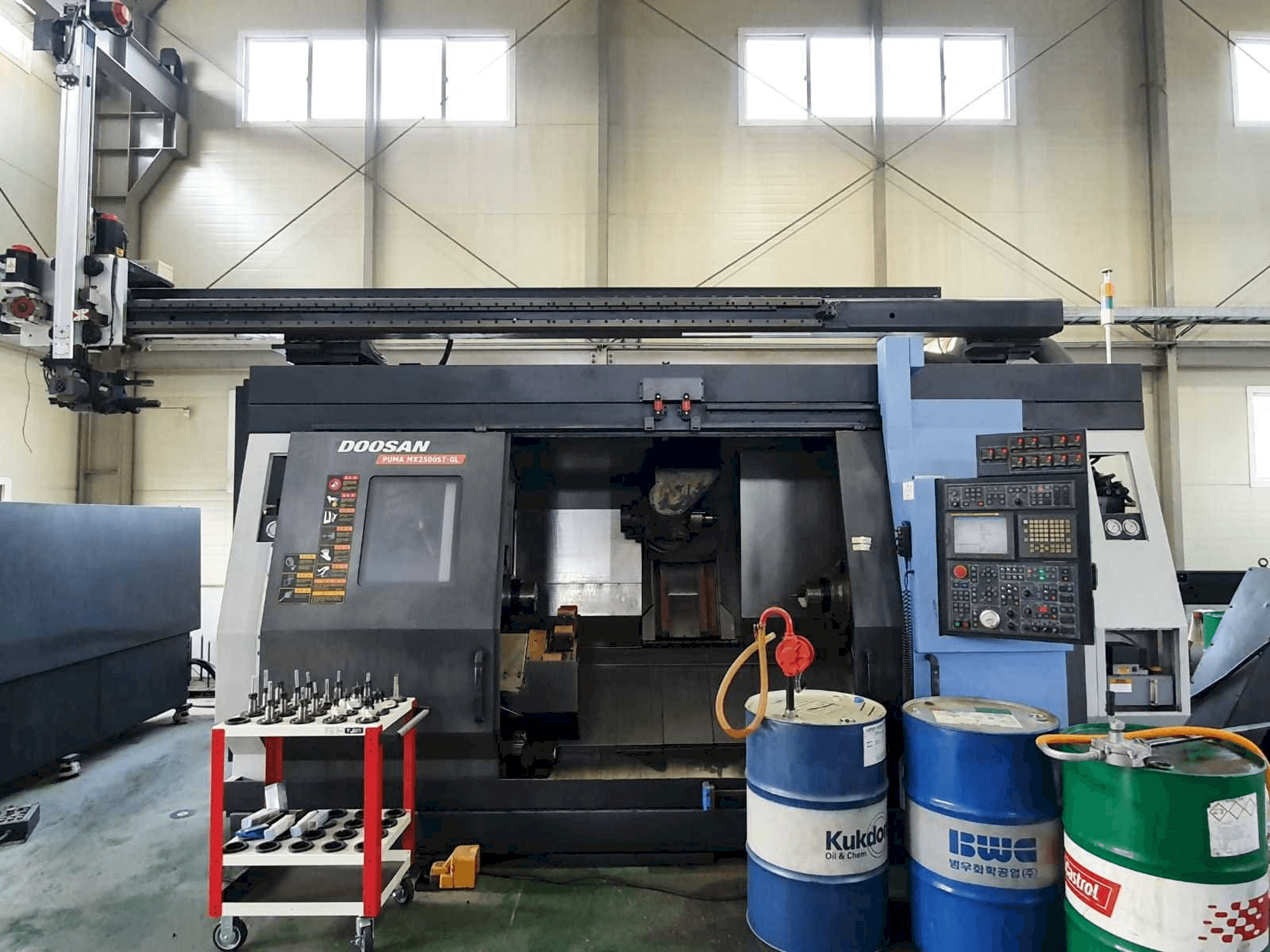 Vista Frontal da Doosan Puma MX2500ST-GL máquina