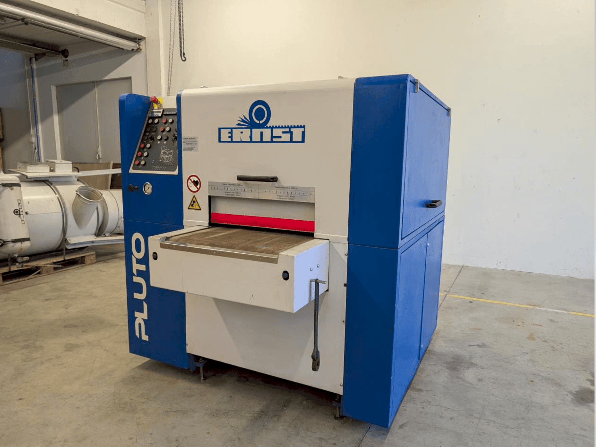 Vista Frontal da ERNST PLUTO EDD máquina