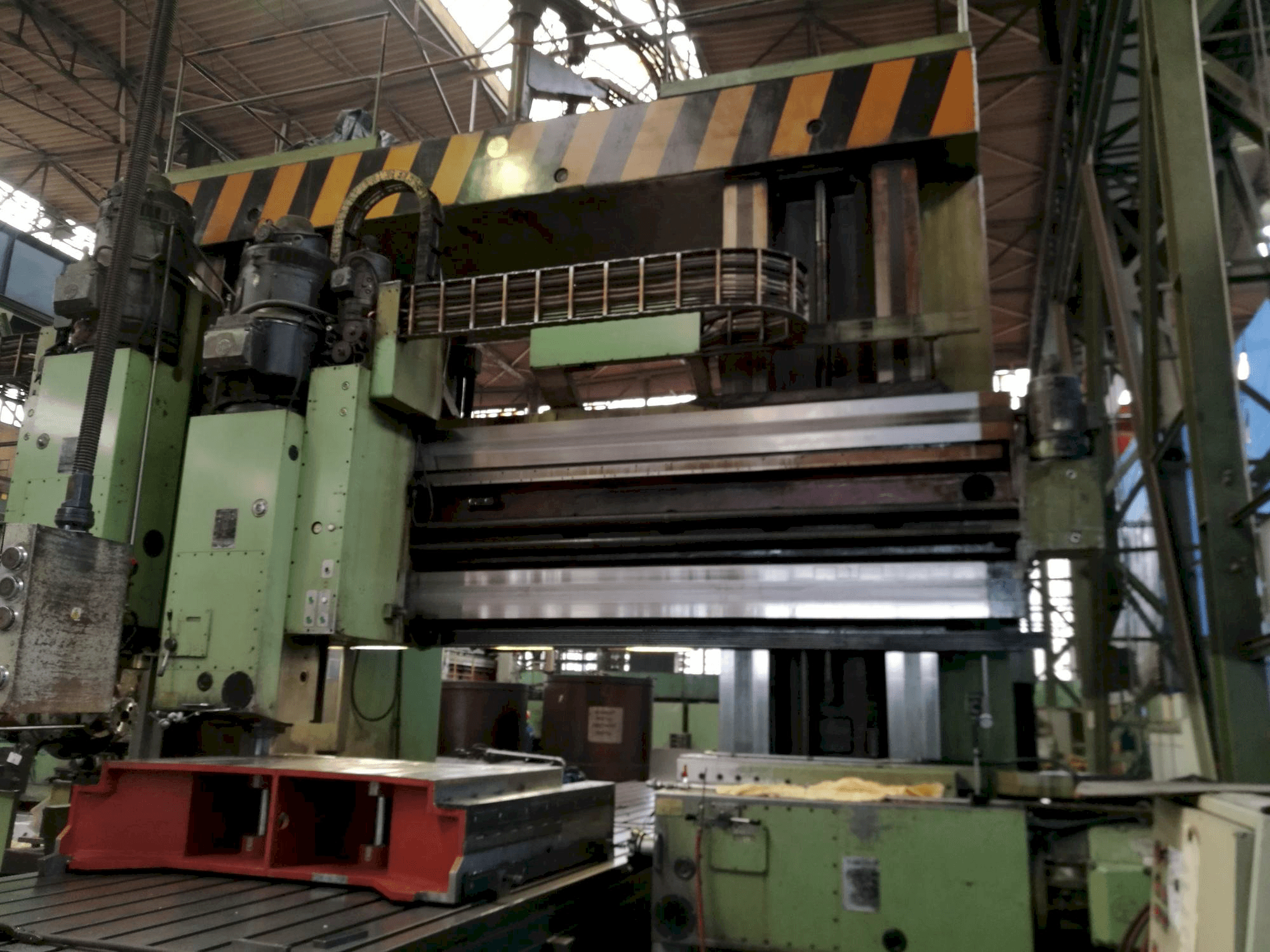 Vista Frontal da TOS FRV-D 20 x 40 máquina