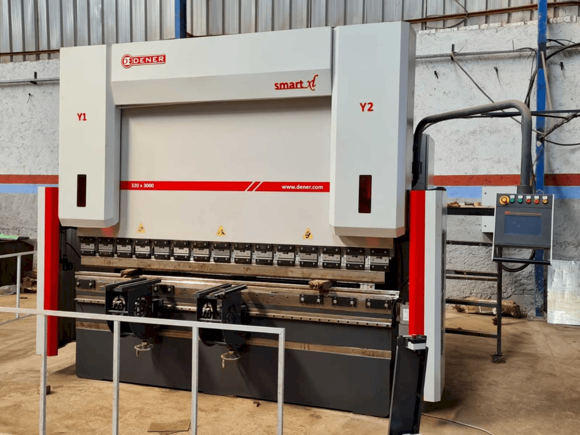 Vista Frontal da DENER SX 30320 máquina