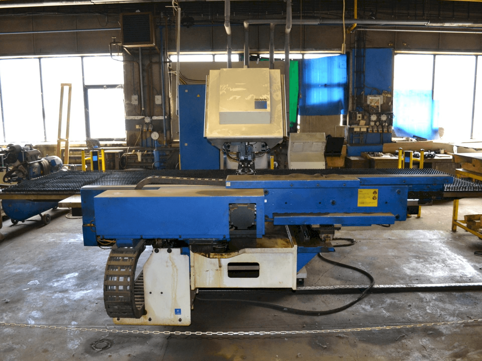 Vista Frontal da Trumpf Trumatic 2000R máquina