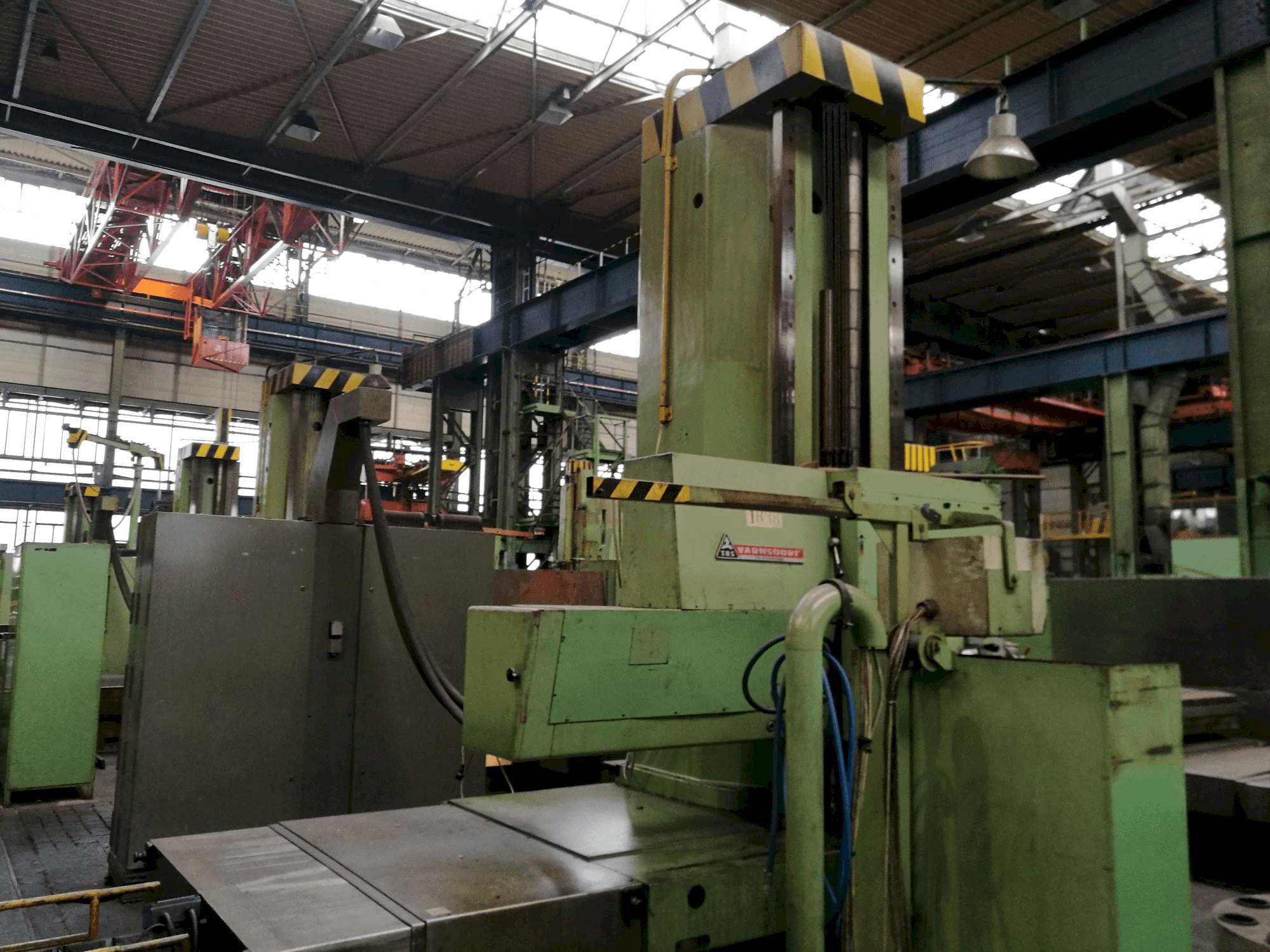 Vista Frontal da TOS WHN 13 máquina