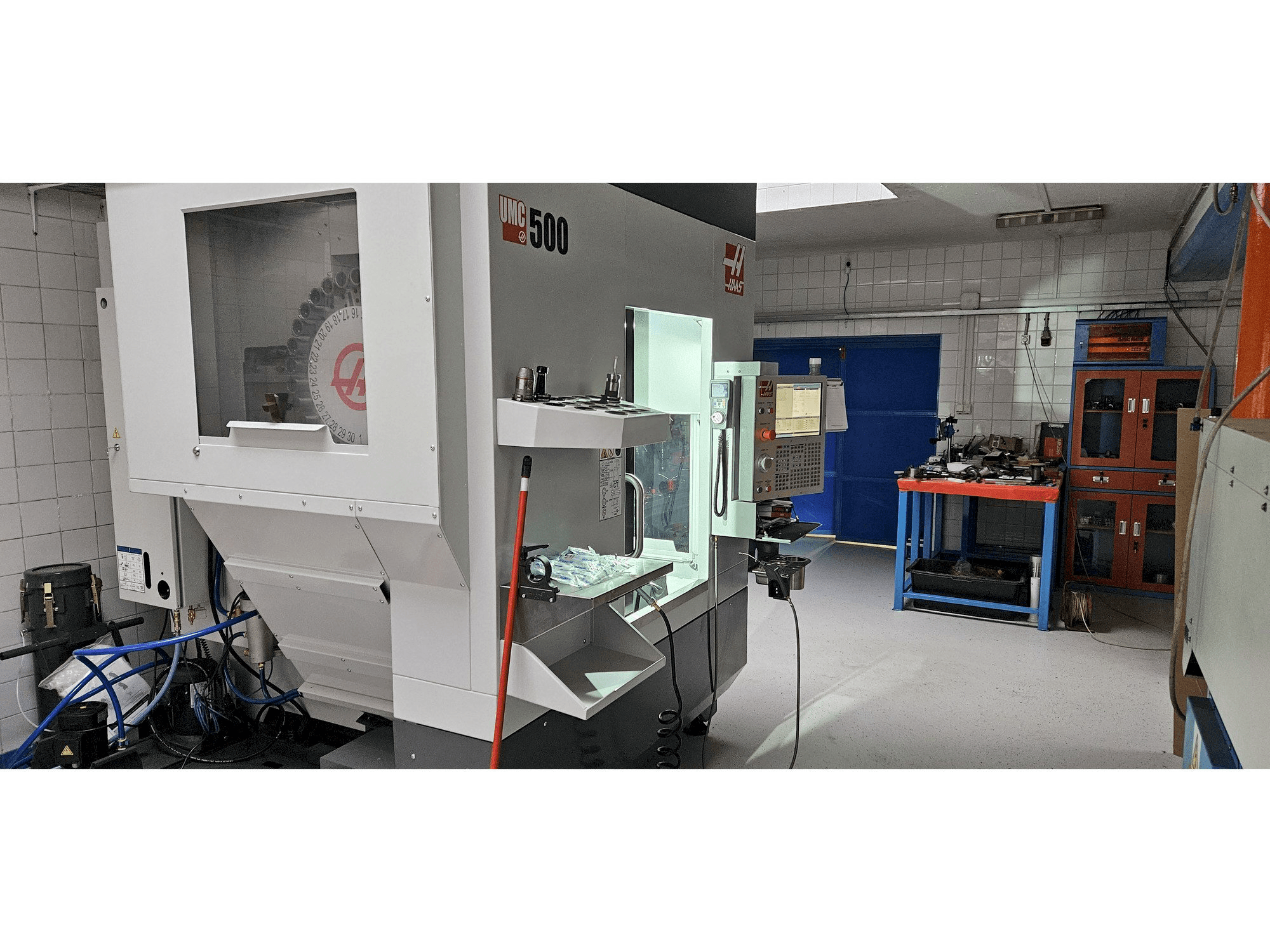Vista Frontal da HAAS UMC-500 máquina