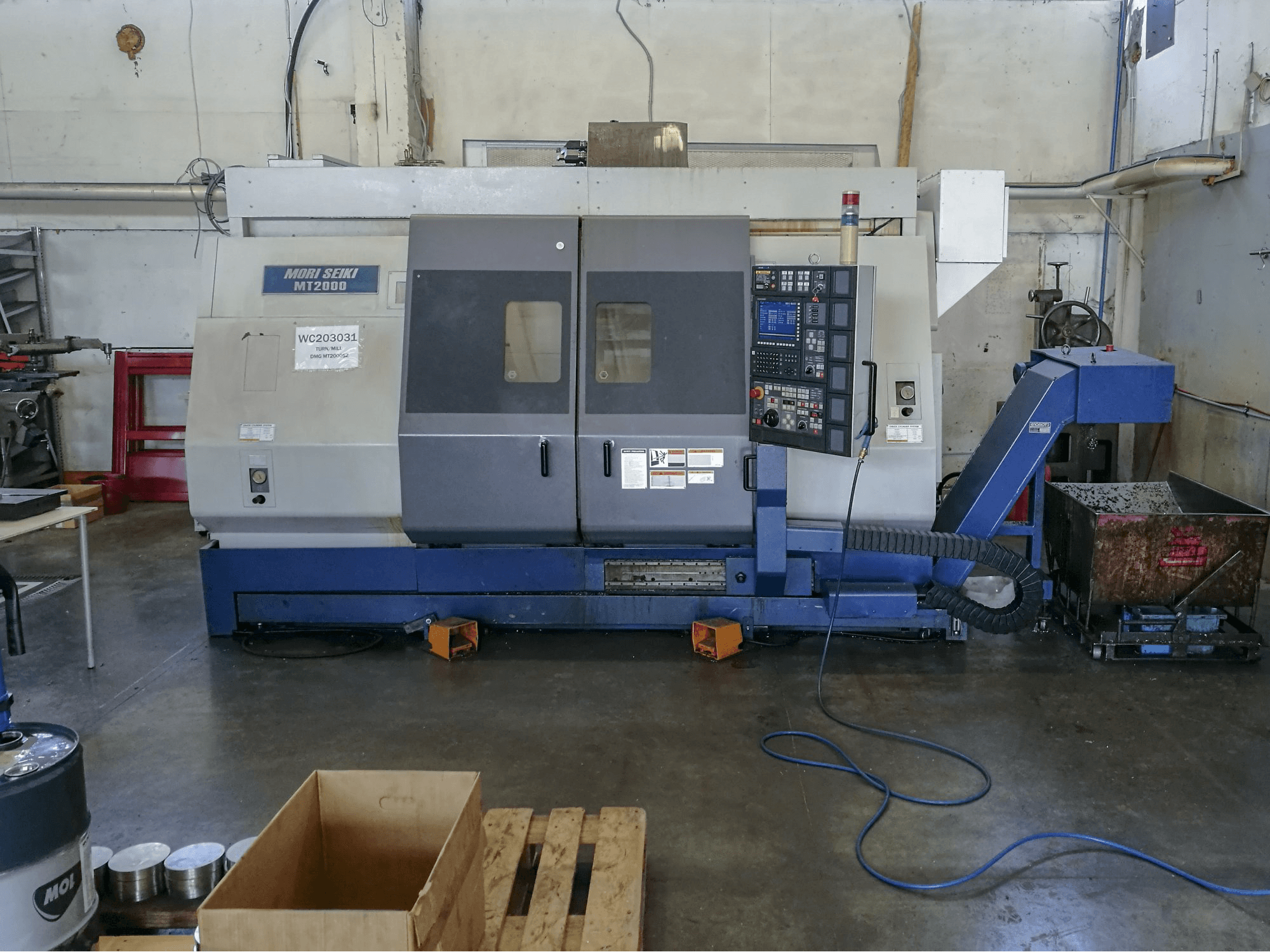 Vista Frontal da MORI SEIKI MT-2000 SZ máquina