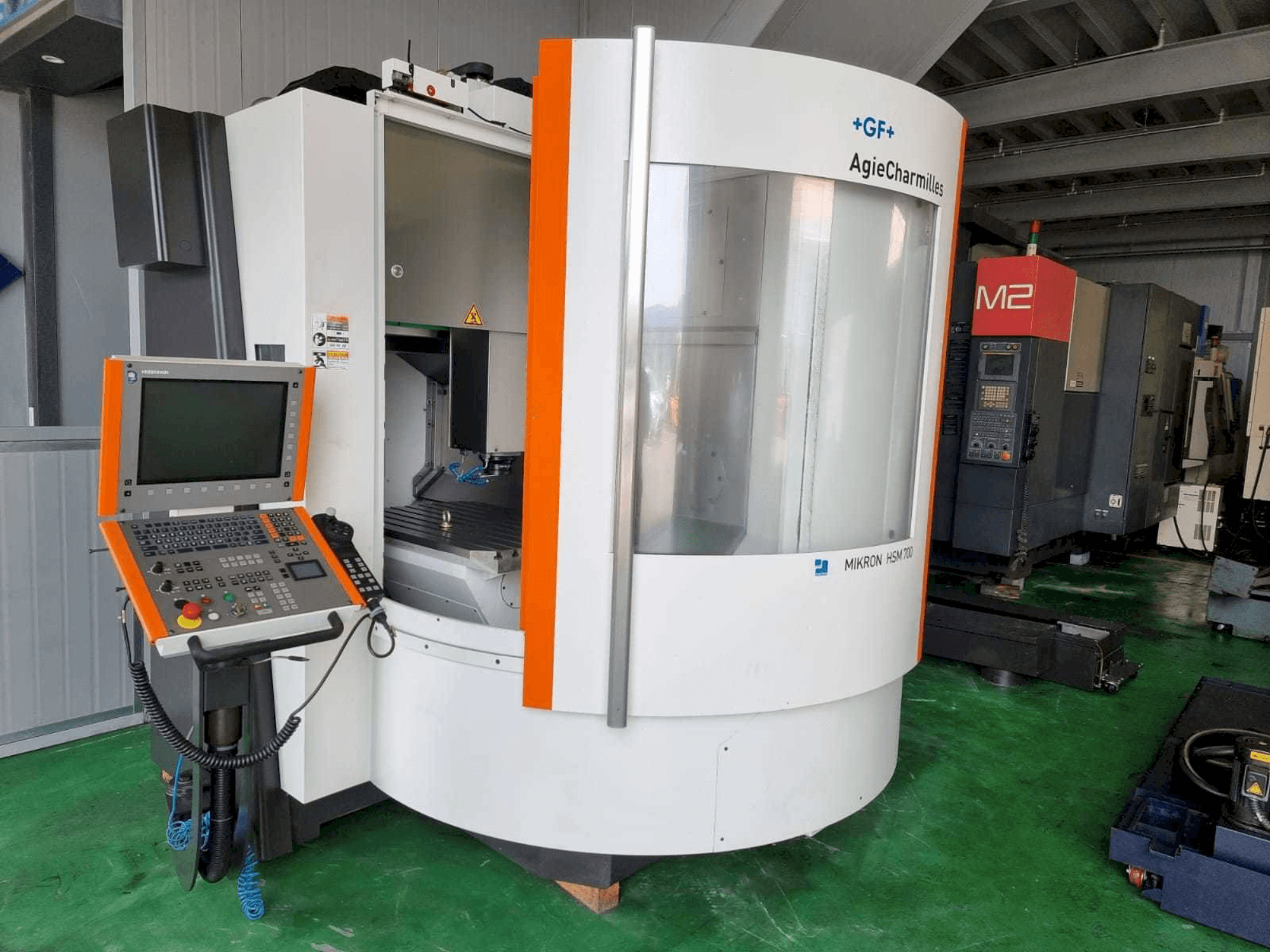 Vista Frontal da GF AgieCharmilles Mikron HSM 700 máquina