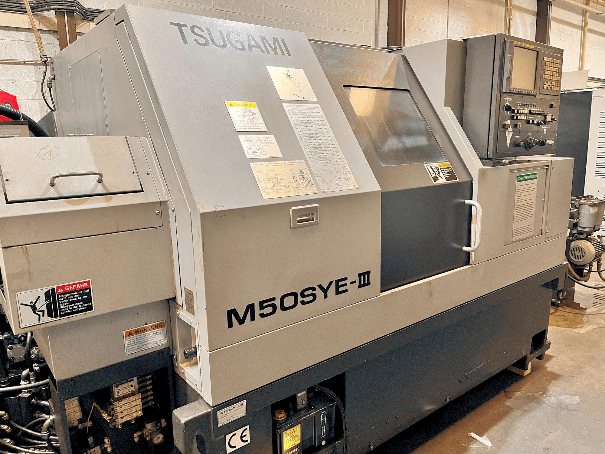 Vista Frontal da TSUGAMI M50SYE-III máquina